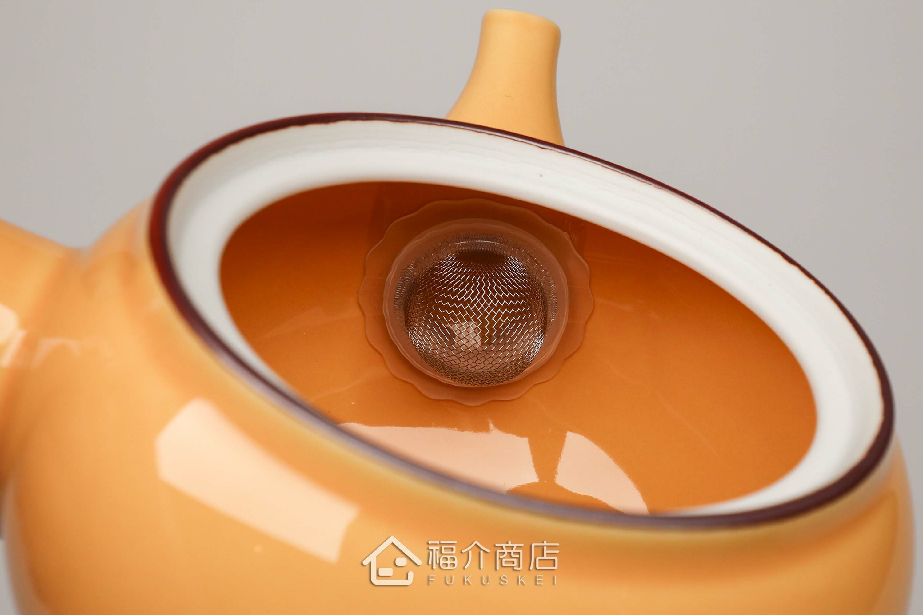 泡茶用的黃色陶茶壺