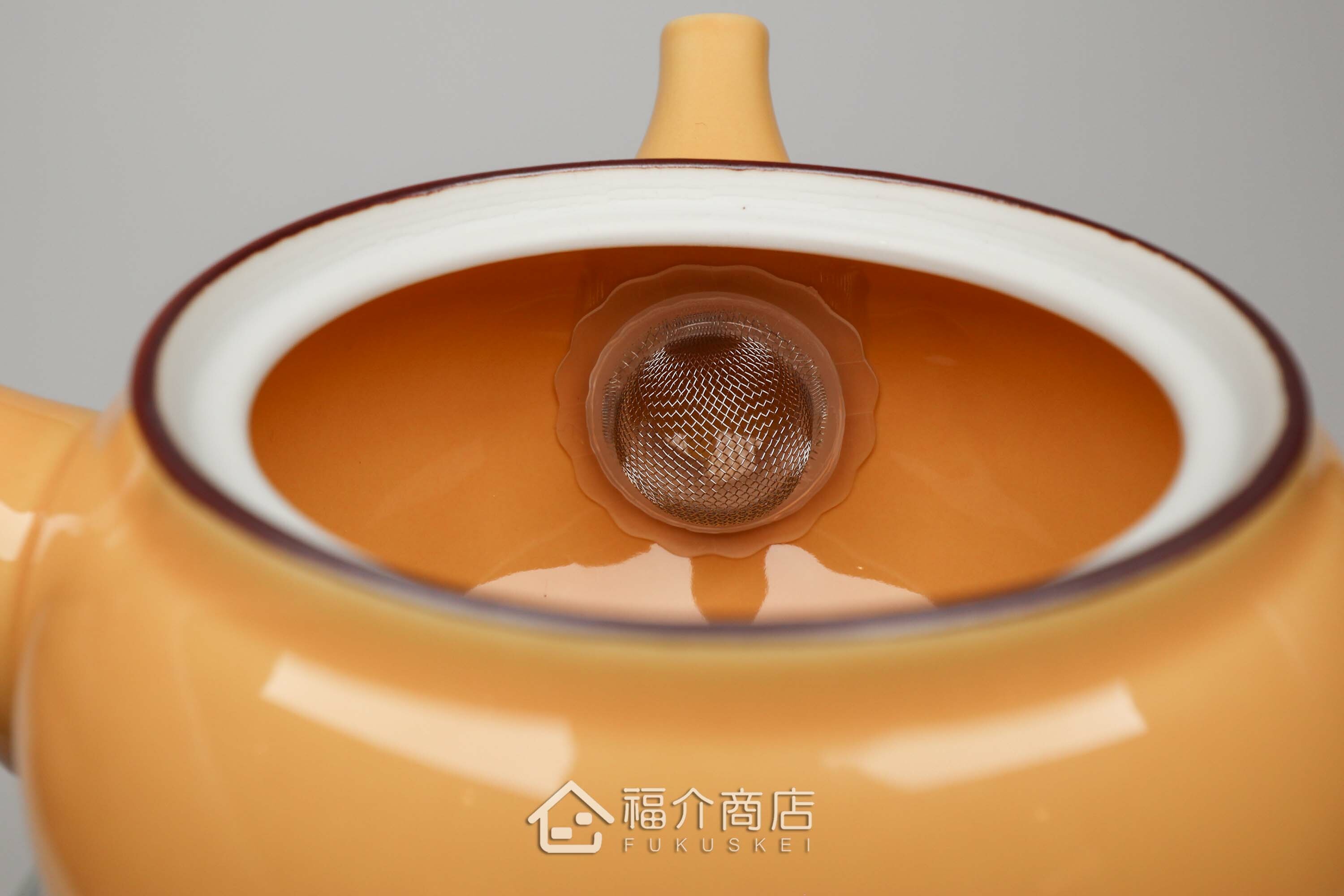 泡茶用的黃色陶茶壺