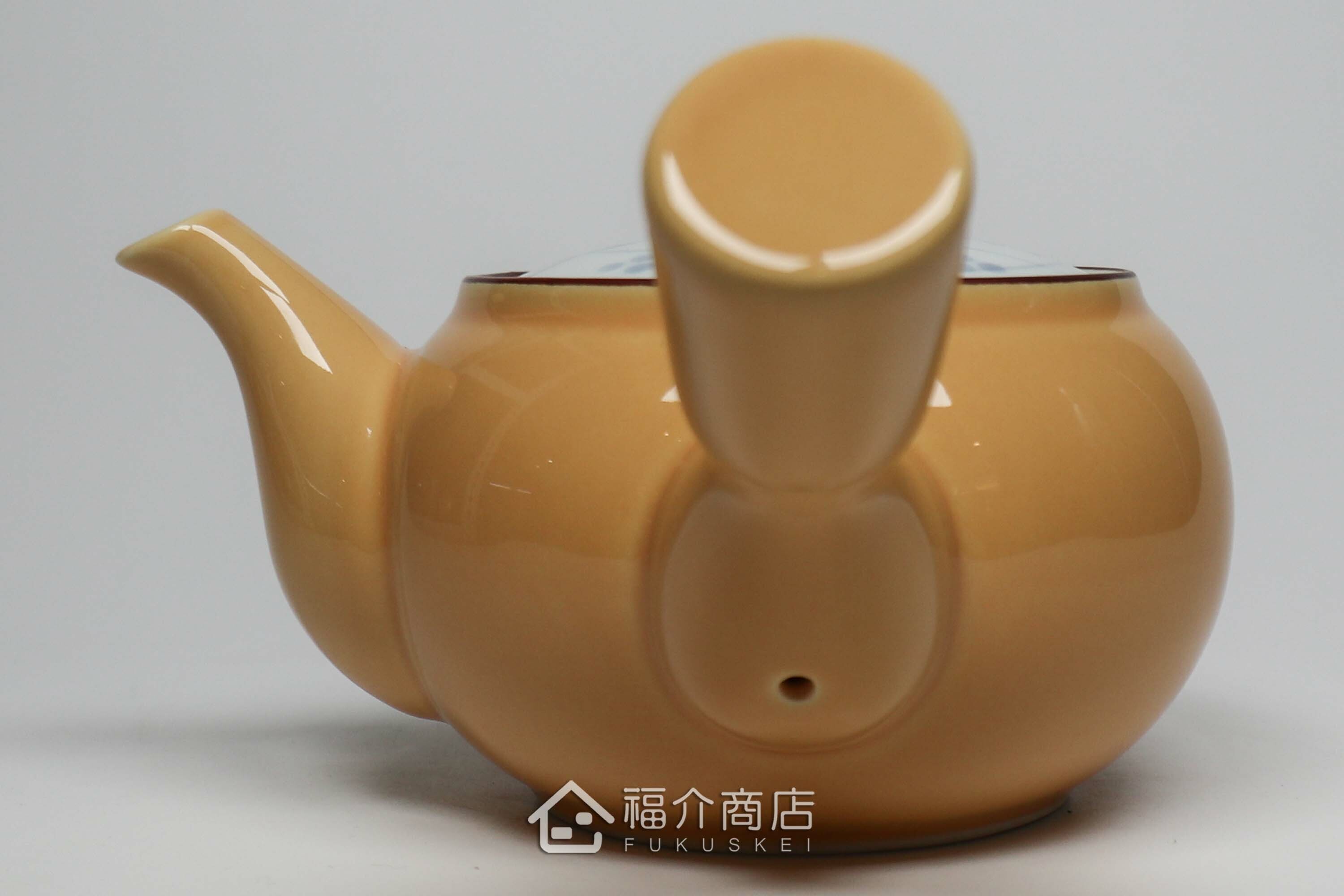 泡茶用的黃色陶茶壺