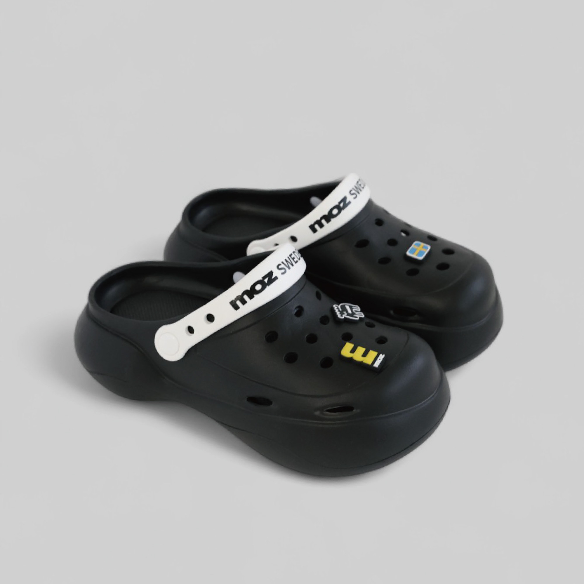 【惜福商品$699】moz瑞典 駝鹿 小饅頭 厚底增高 輕量兩穿 防水 洞洞鞋/涼拖鞋-黑色