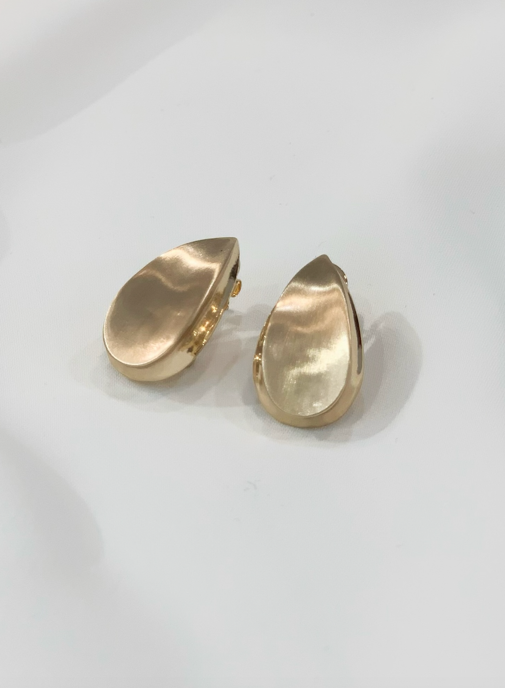 金屬大水滴耳環