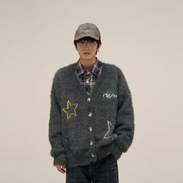 Popular star embroidered V-neck cardigan sweater [Gray M-XL sizes, please confirm the delivery size with customer service after placing the order]