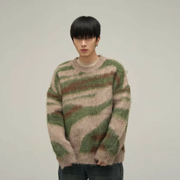 Popular ultra-thick mohair crew neck sweater [Green M-XL sizes, please confirm the delivery size with customer service after placing the order]