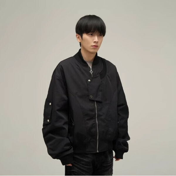 Hot selling retro design niche flight suit [Black M-XL sizes, confirm the delivery size with customer service after placing the order]