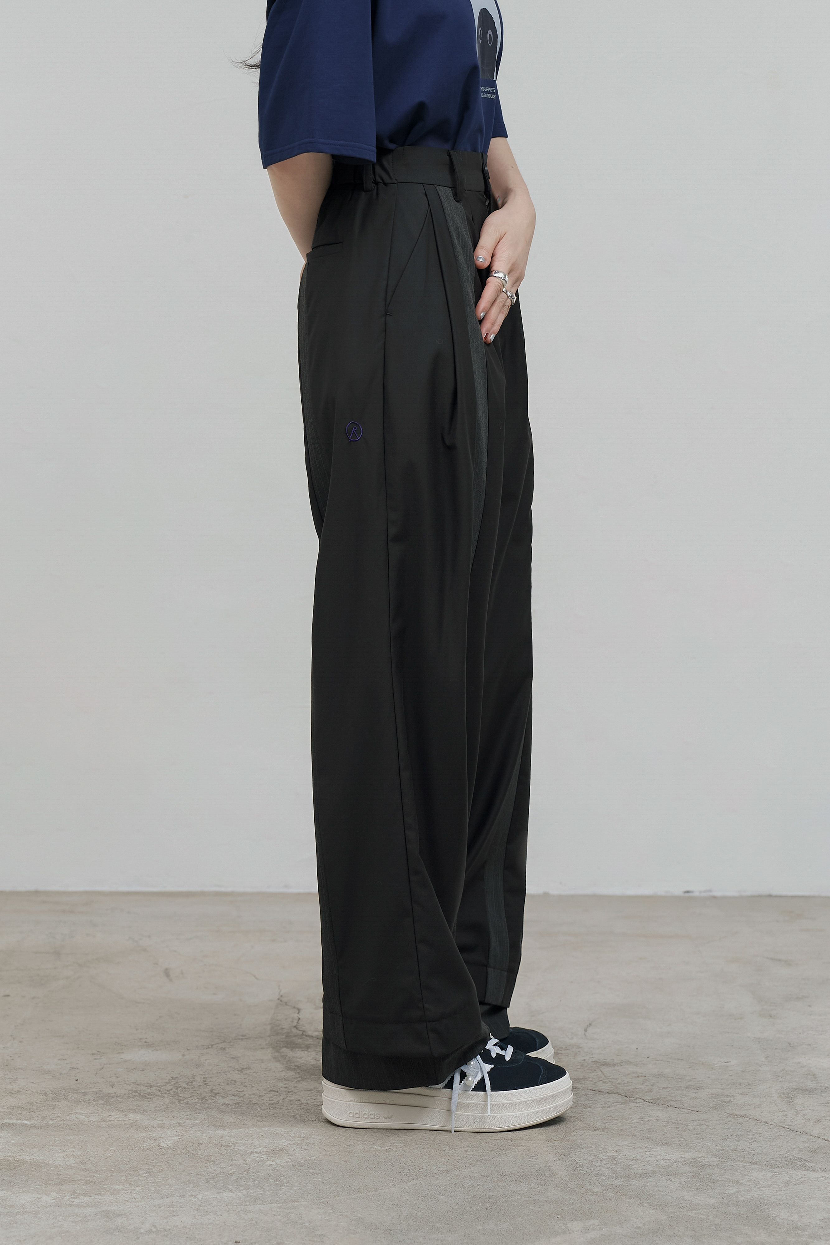 Double Layered Contrast Panel Trousers｜Black