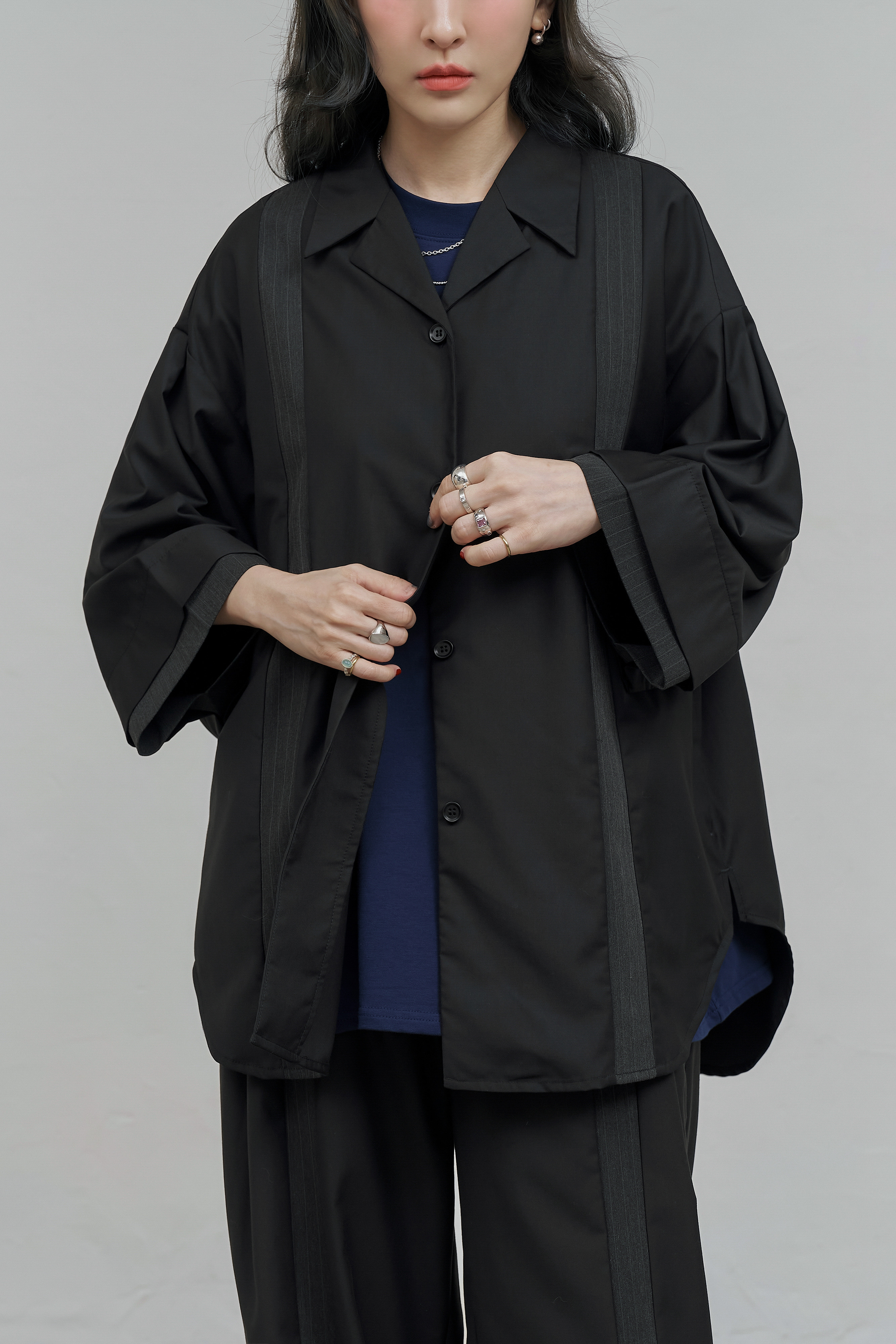 Double Layered Contrast Panel Shirt｜Black