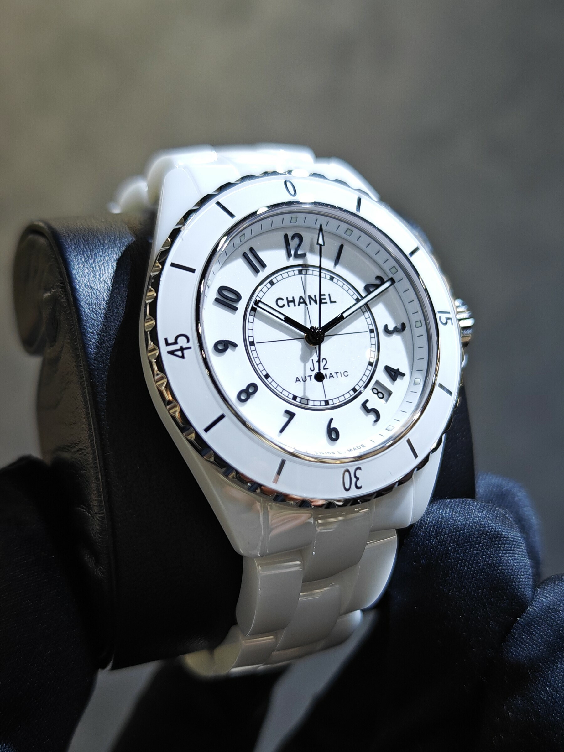 H5700 | CHANEL WHITE DIAL CERAMIC 38MM