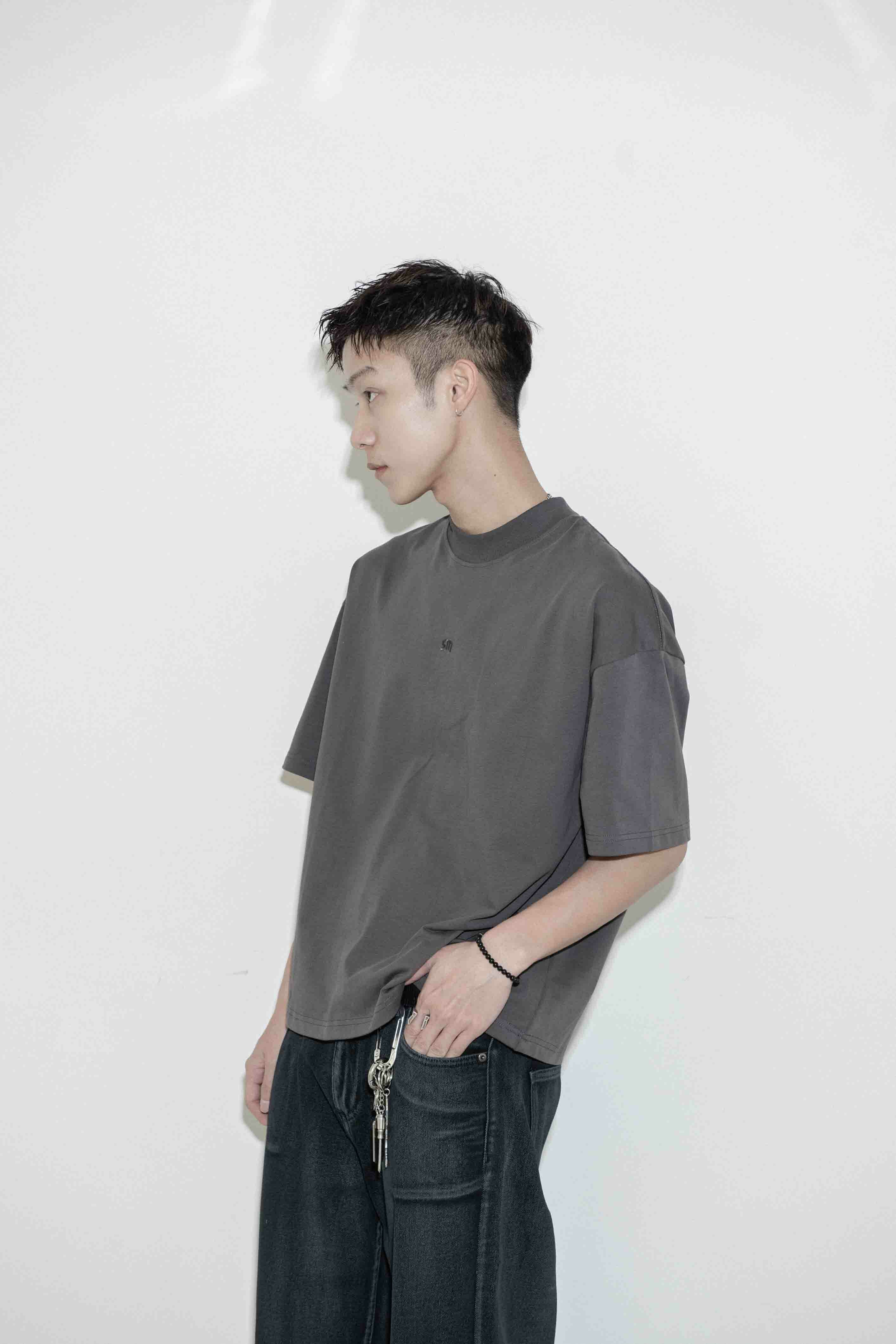 SIMON MADE TS-2429 定番 斯文敗類 小高領 重磅 刺繡 短T