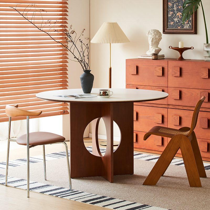 復古圓形餐桌