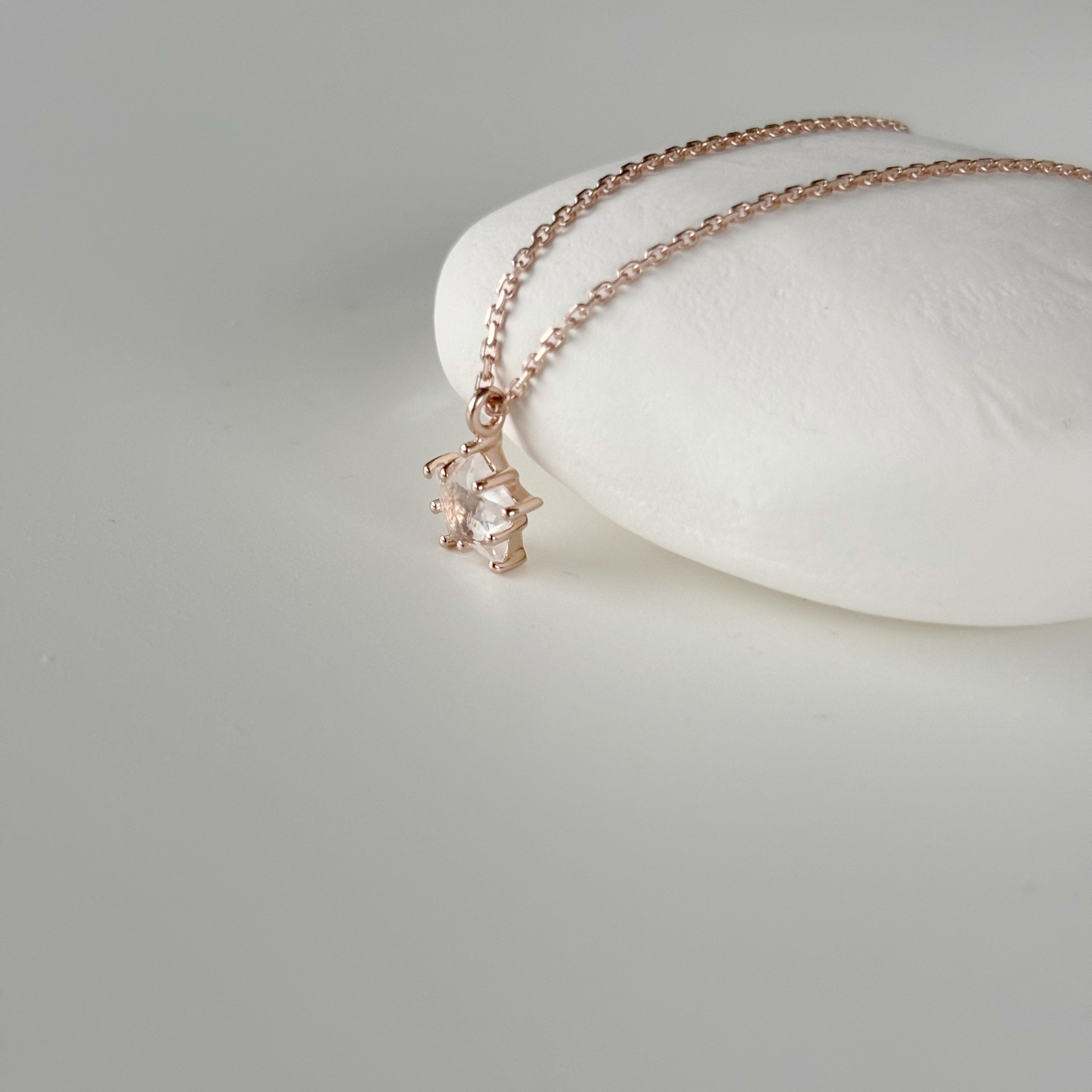 爪鑲星星白水晶項鍊