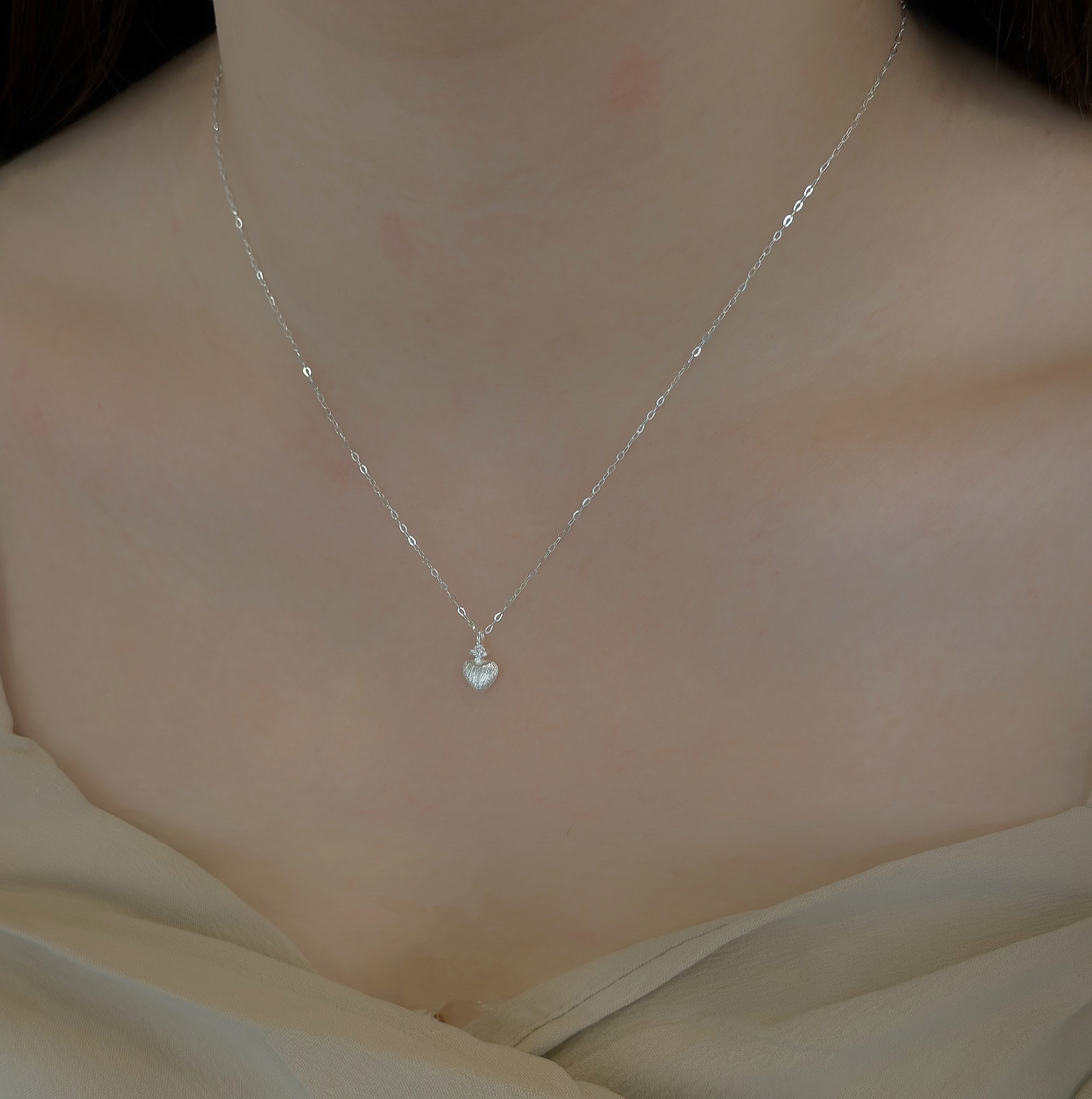 V57霧面拉絲小愛心純銀鎖骨鏈