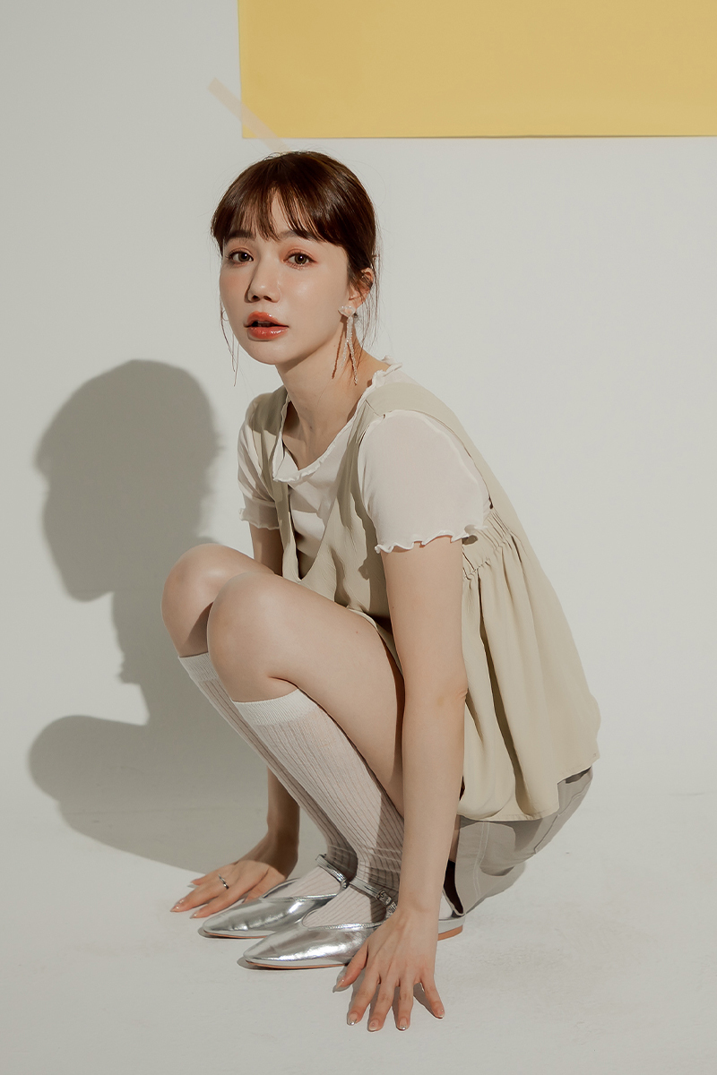 【官網限定】造型壓紋短版雪紡背心上衣