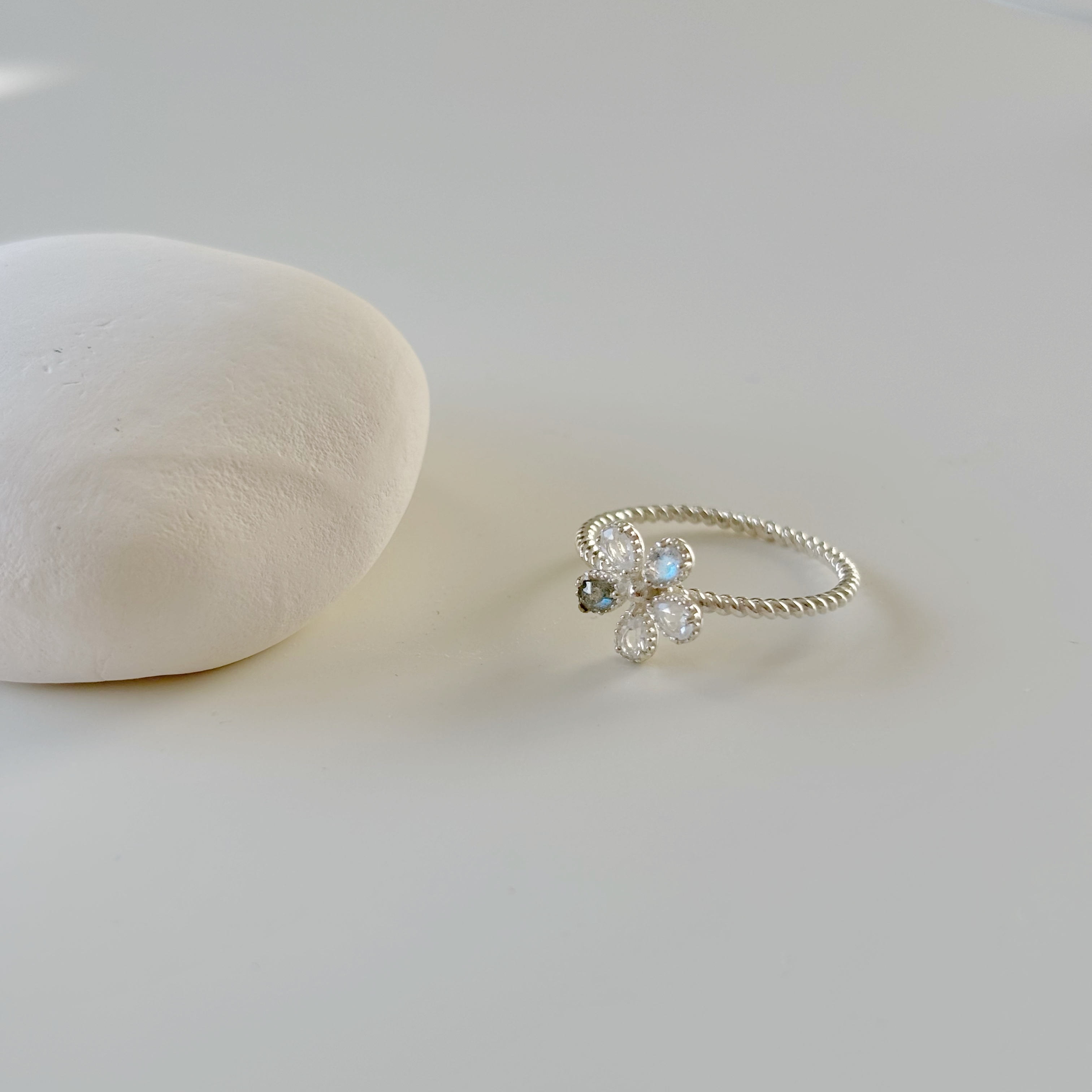 Daisy月光拉長石戒指