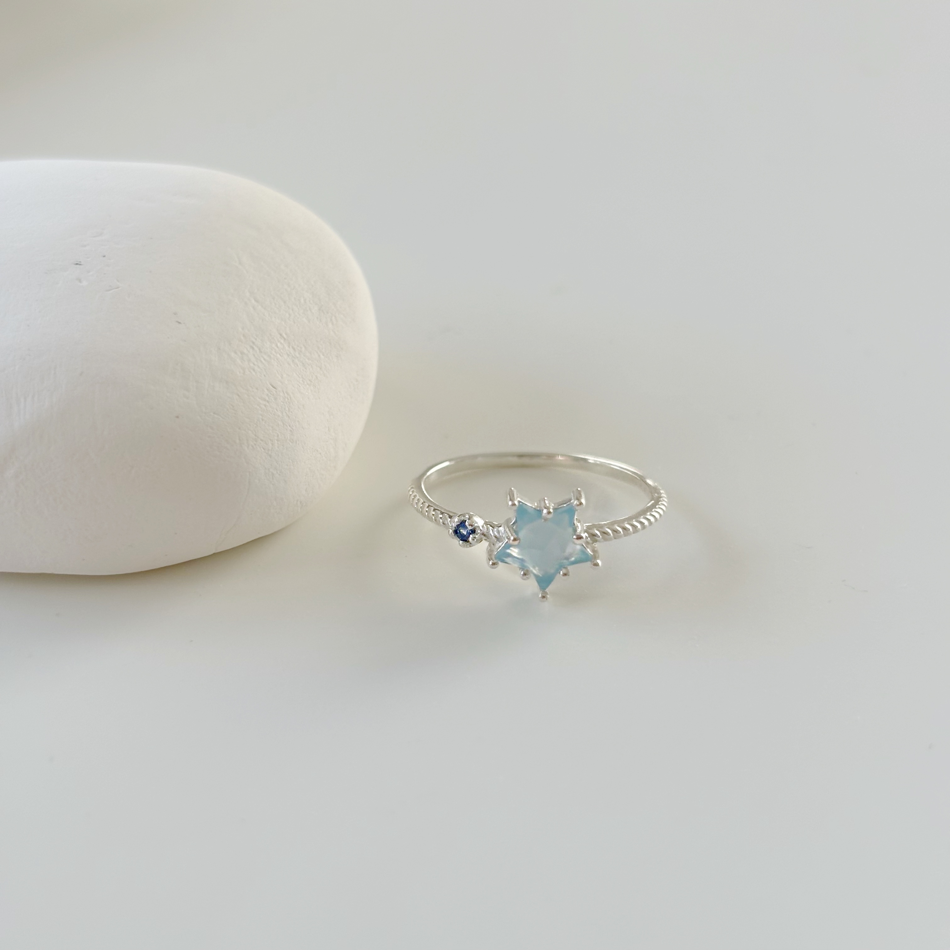 爪鑲星星海藍玉髓藍寶石戒指