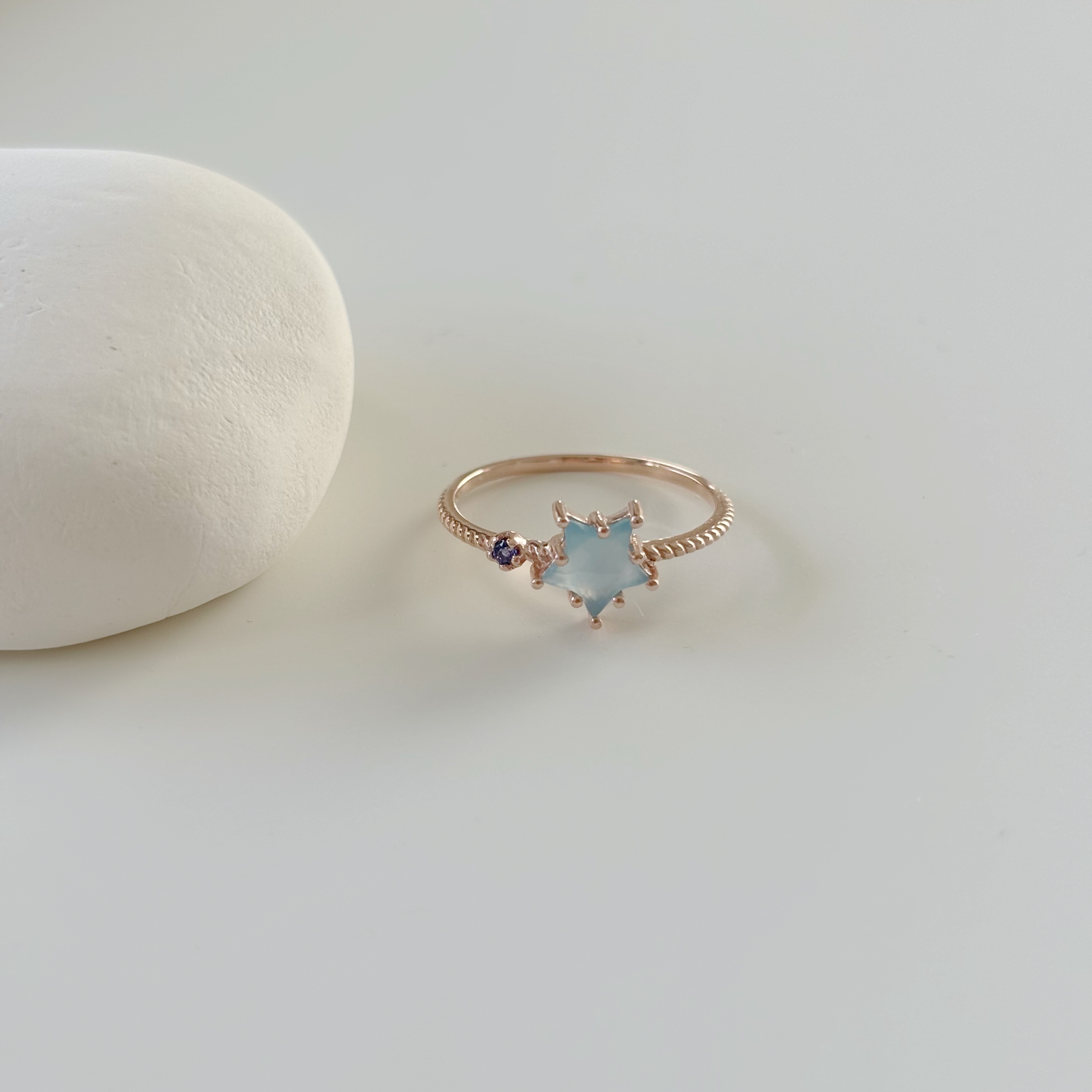 爪鑲星星海藍玉髓藍寶石戒指