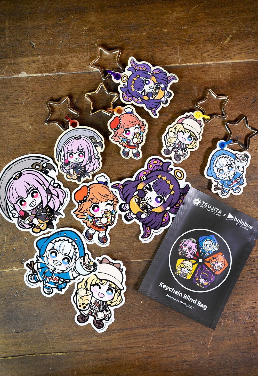 「官方代購」Omocat hololive production x Tsujita Artisan Noodle Merch #3貼紙SET+隨機掛件