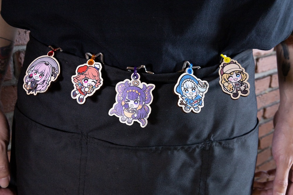 「官方代購」Omocat hololive production x Tsujita Artisan Noodle Merch #3貼紙SET+隨機掛件