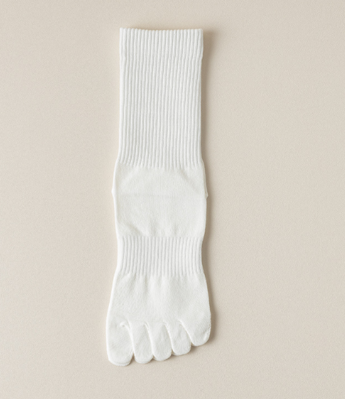 Popular men's solid color mid-calf toe socks (white) (one size fits all)