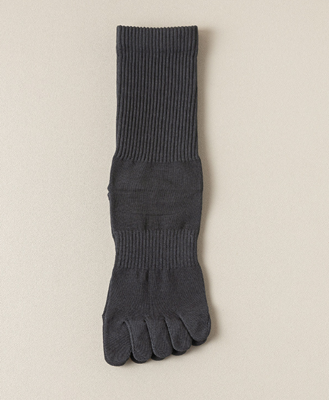 Popular men's solid color mid-calf toe socks (black) (one size fits all)