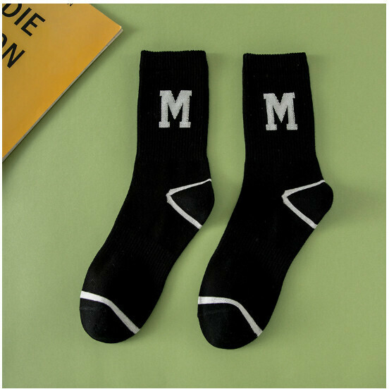 Popular autumn and winter men's mid-high cotton socks, sports socks, letter fashion socks [black] [one size fits all]