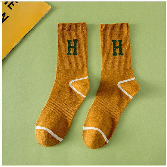 Popular autumn and winter men's mid-high cotton socks, sports socks, letter fashion socks [turmeric] [one size fits all]