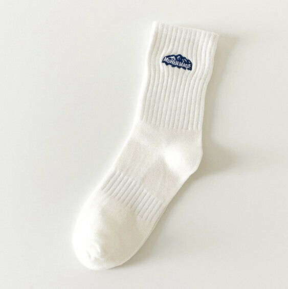 Popular autumn and winter men's mid-high sports socks cotton socks [milk white] [one size fits all]