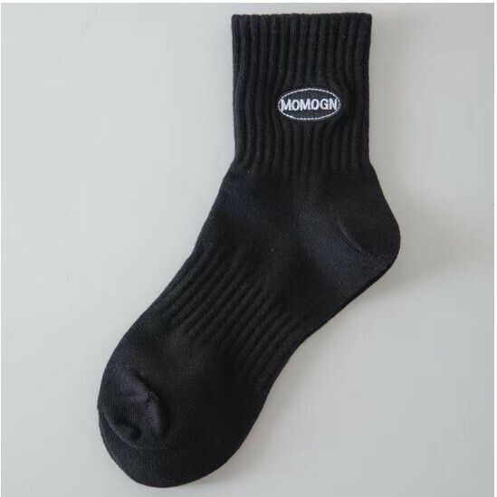 Popular sweat-absorbent trendy embroidered men's sports socks cotton socks [black] [one size fits all]