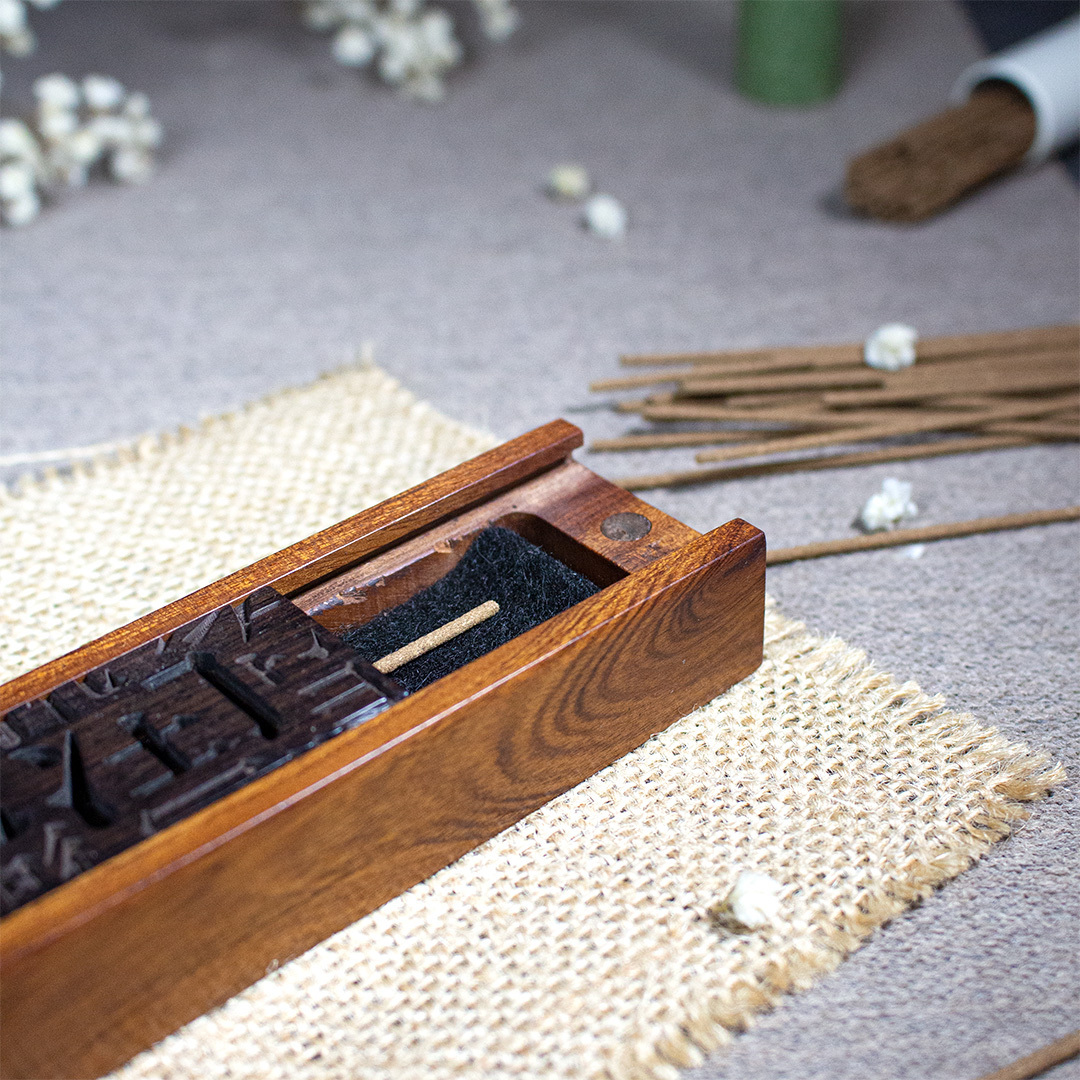 紫光檀香酸枝木臥香座