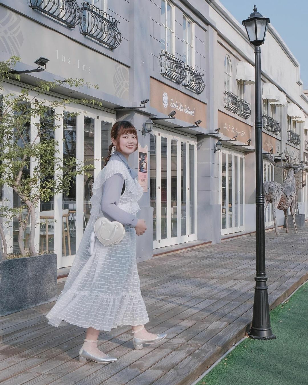 IG 冬青 分享的這款是【女款尖頭蝴蝶結高跟鞋 粗跟腳不痛】，經典芭蕾舞鞋設計凸顯女性魅力
