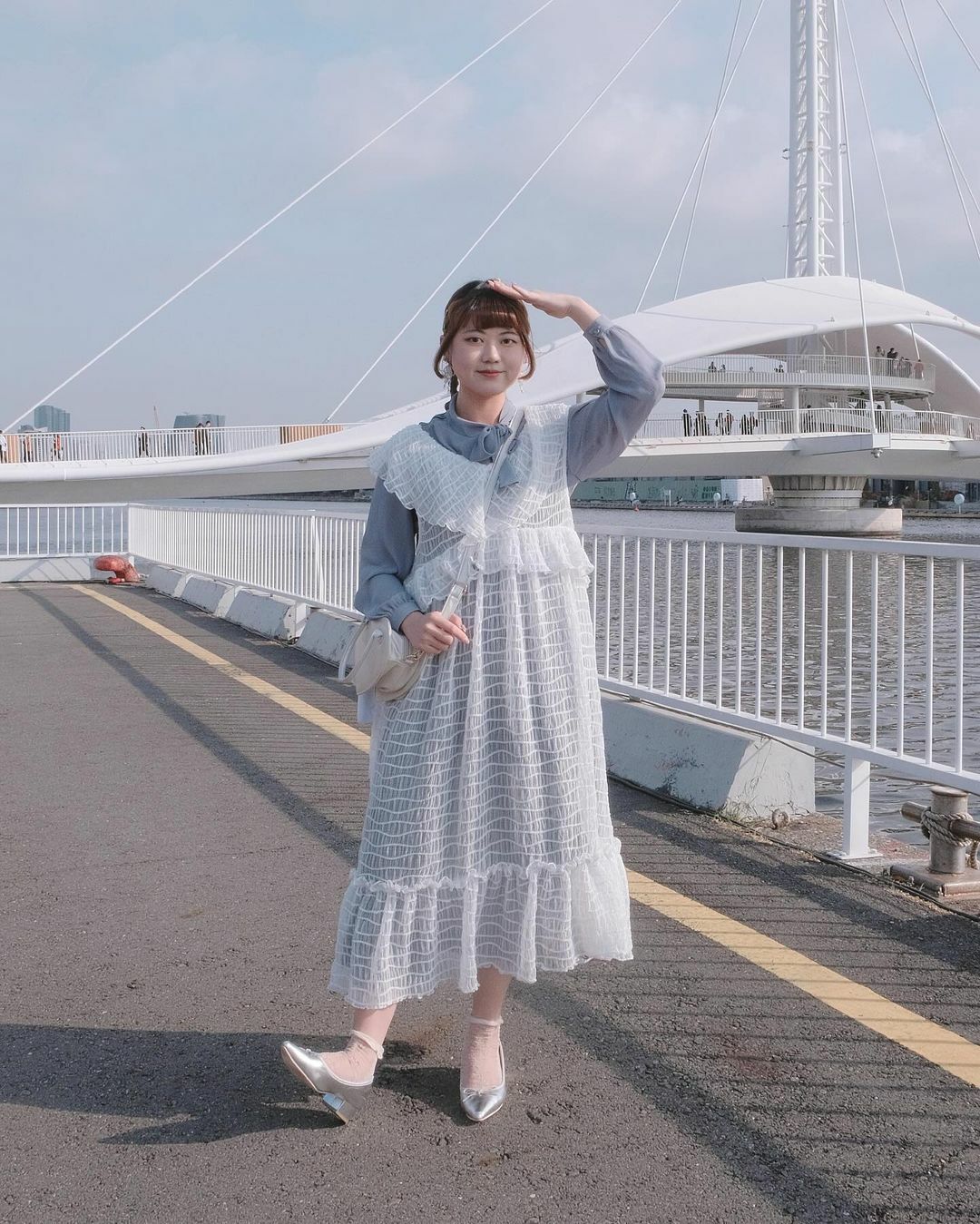 IG 冬青 分享的這款是【女款尖頭蝴蝶結高跟鞋 粗跟腳不痛】，經典芭蕾舞鞋設計凸顯女性魅力