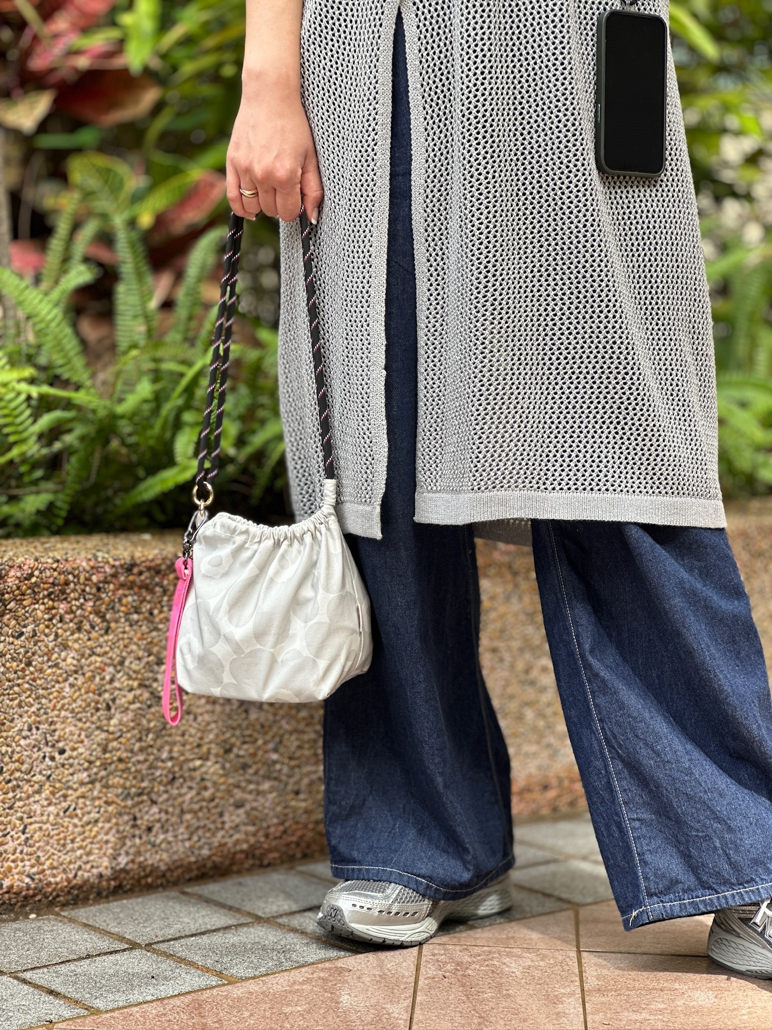 Em's Drawstring shoulder bag | Marimekko water proof fabric｜sliver unikko