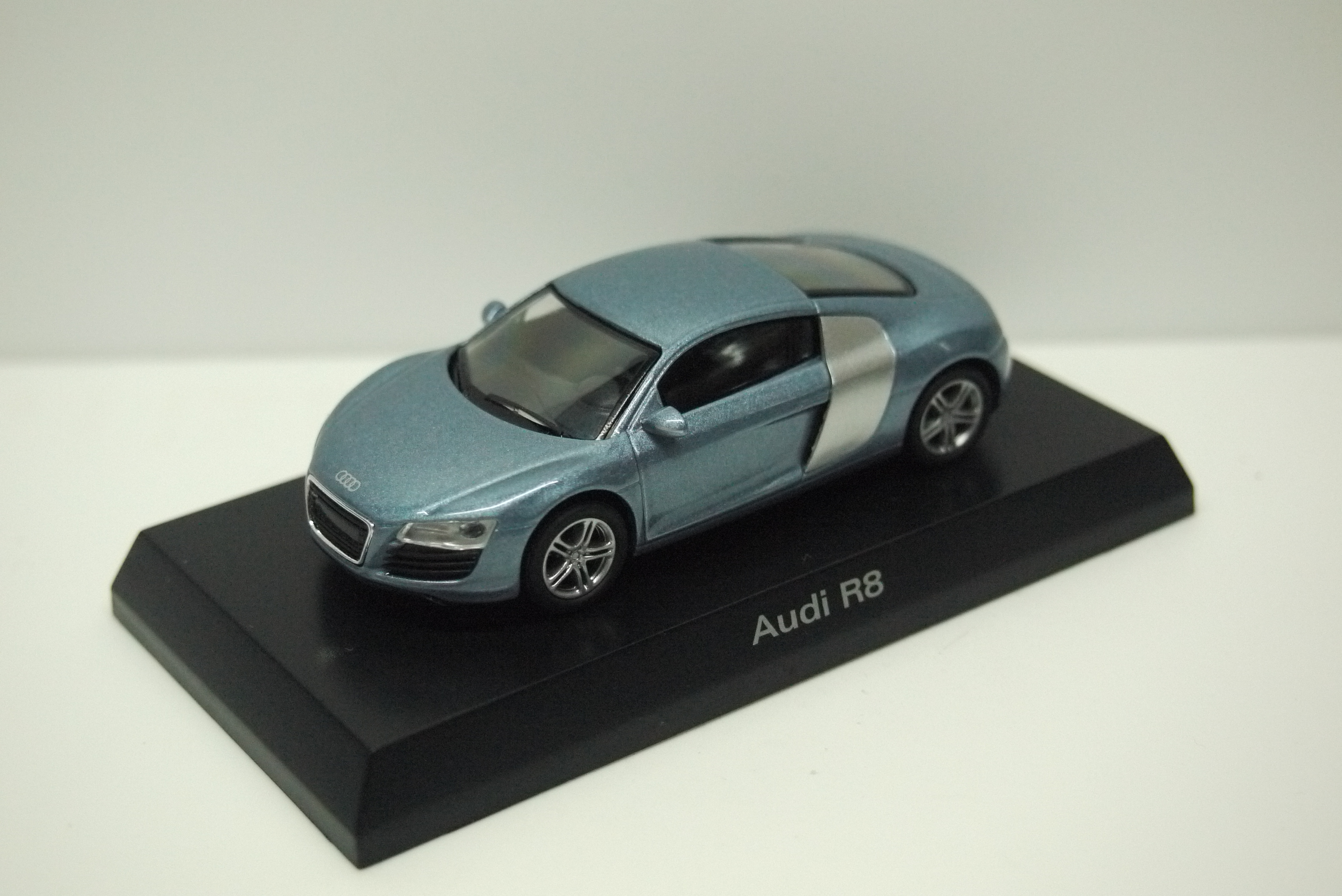 KYOSHO AUDI R8 LIGHT BLUE