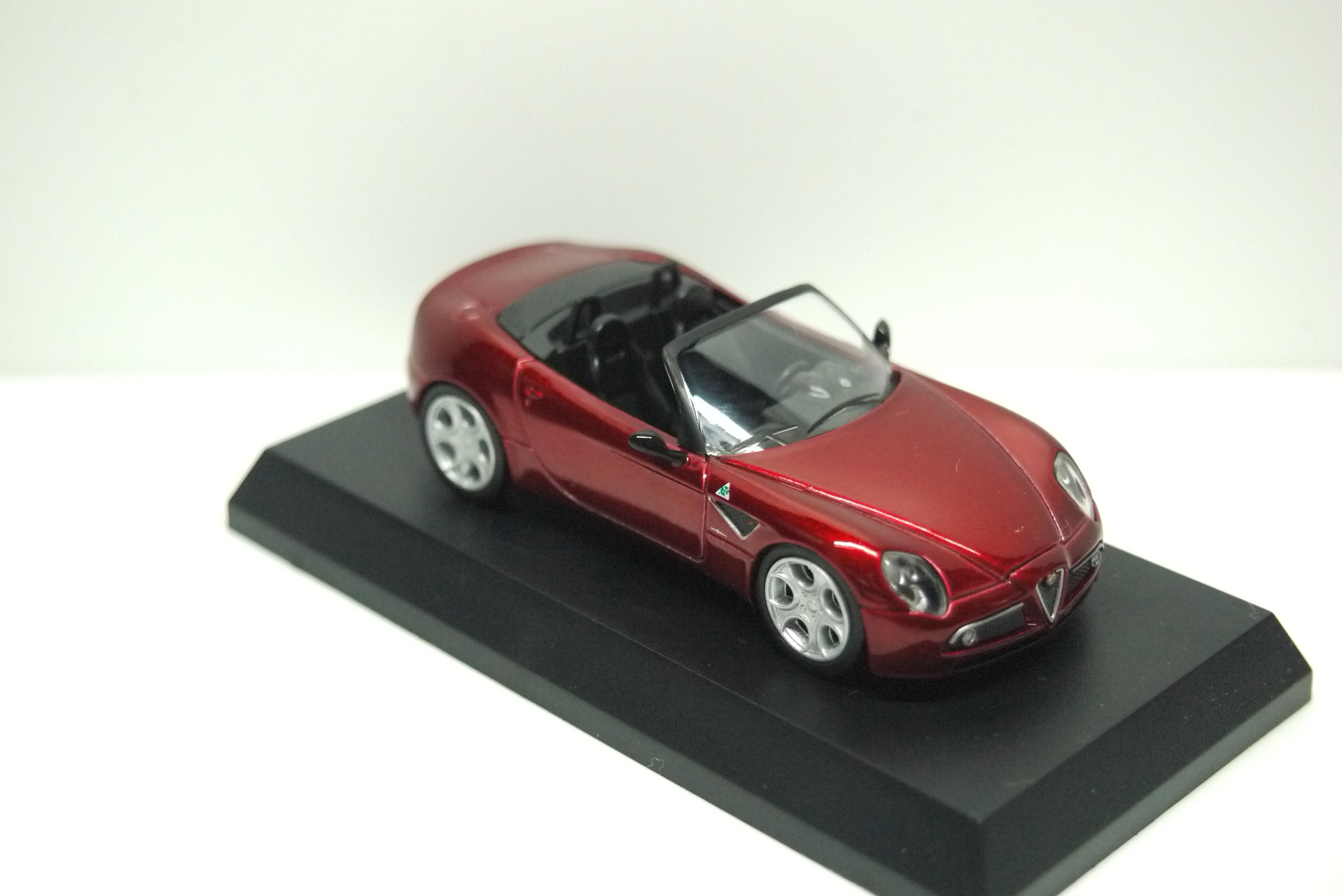 Kyosho Alfa Romeo 8C Spider Red