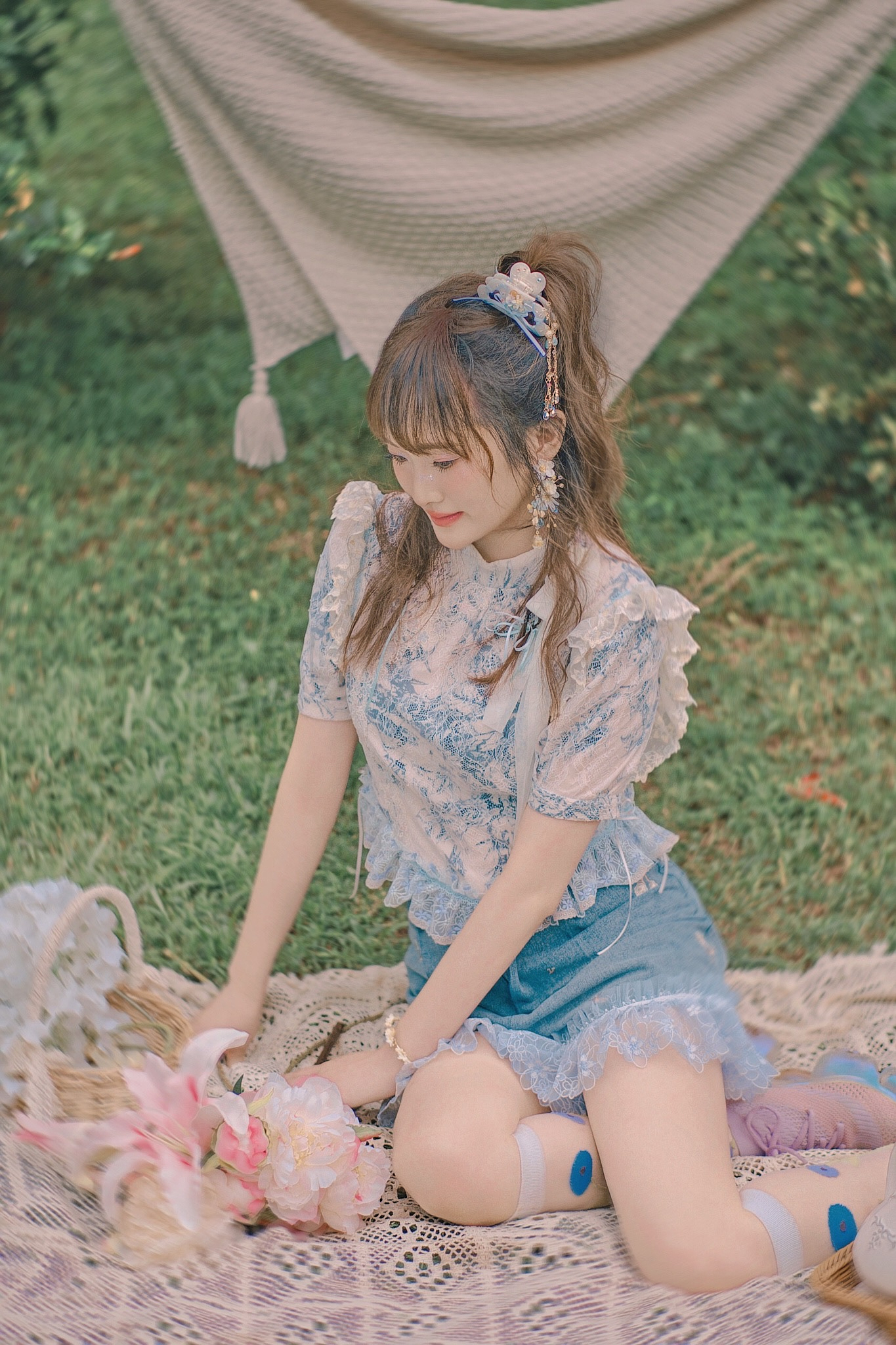 Panna Cotta Rainbow Rose Mini Bow Claw Clip with Detachable Dangle