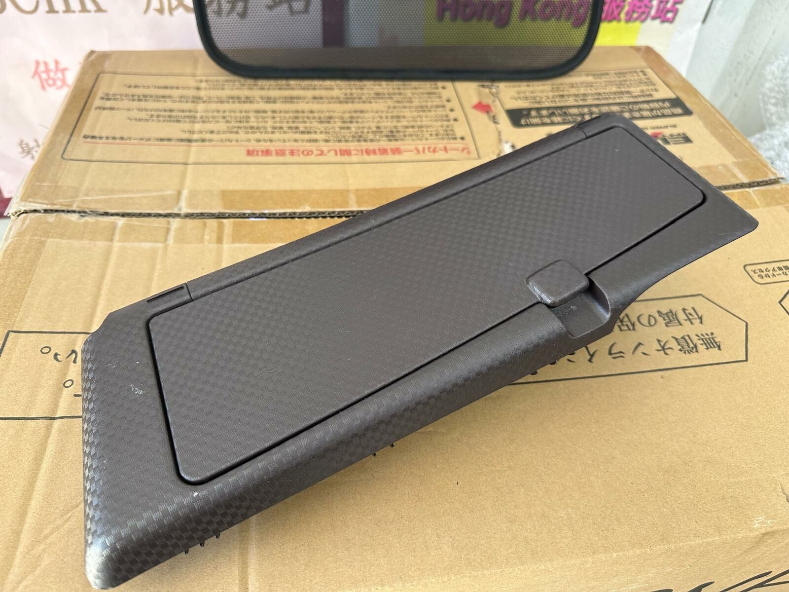 (二手) 正廠司機位前儲物架蓋