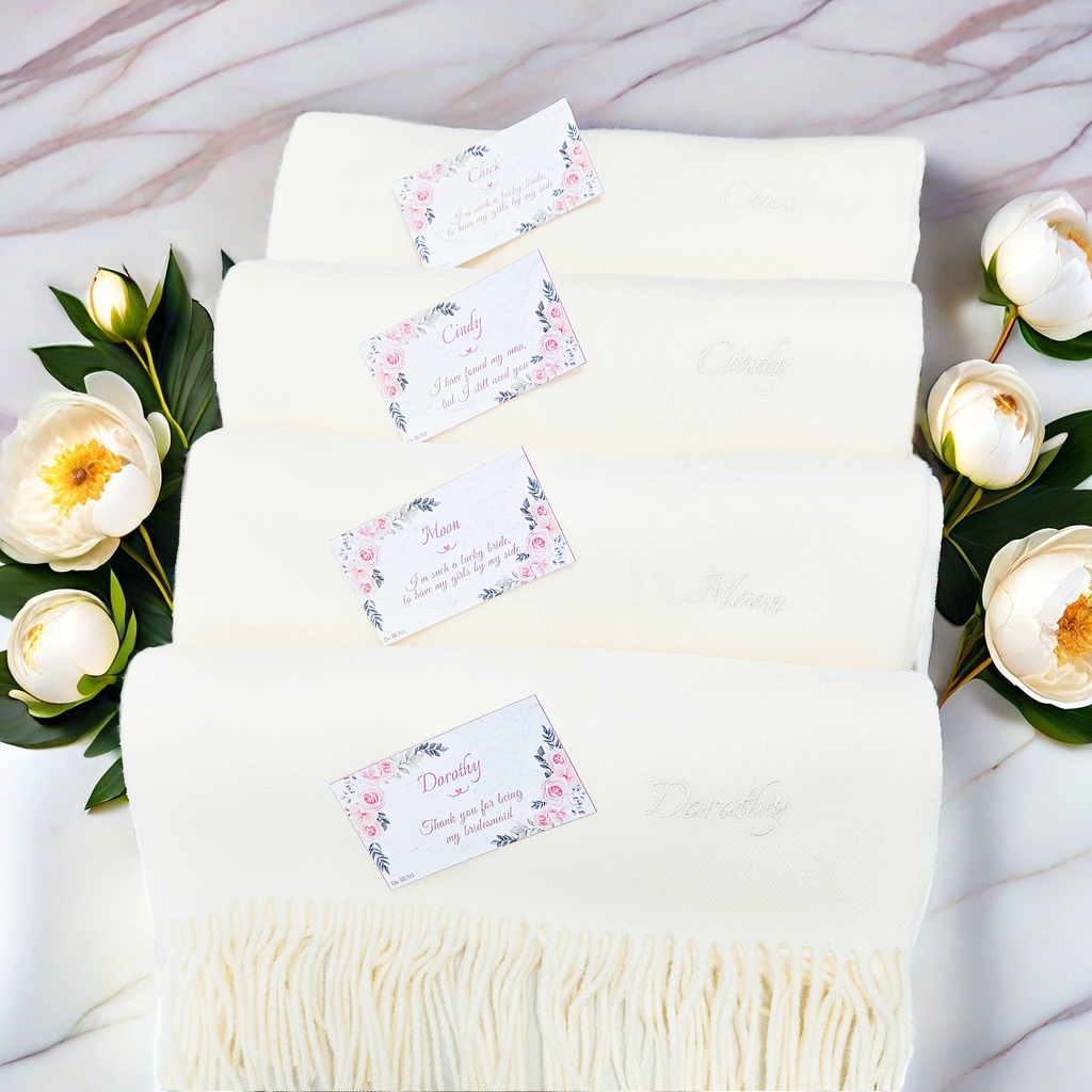 姊妹禮盒 O (刺繡披肩、字母串飾手機掛繩)