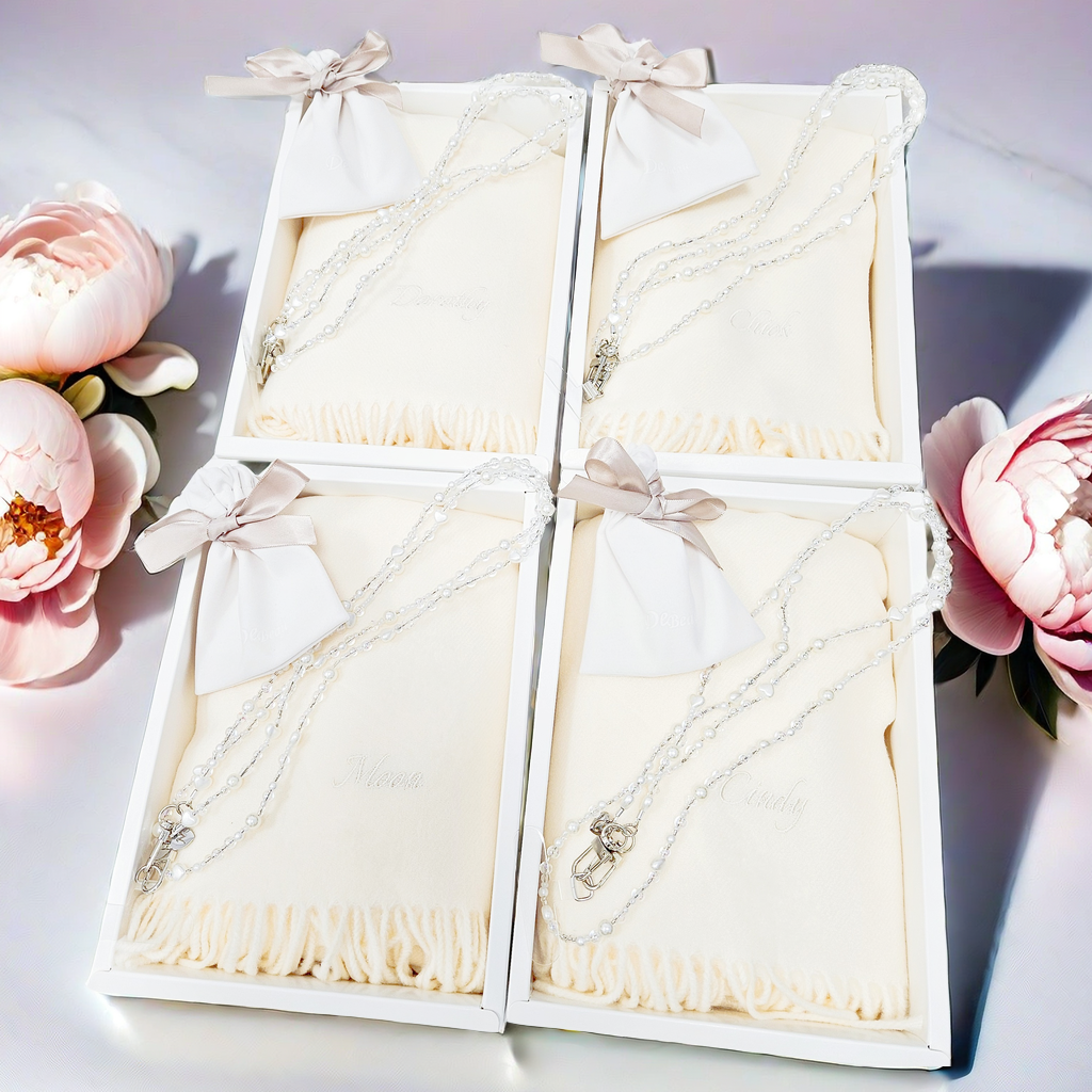 姊妹禮盒 O (刺繡披肩、字母串飾手機掛繩)