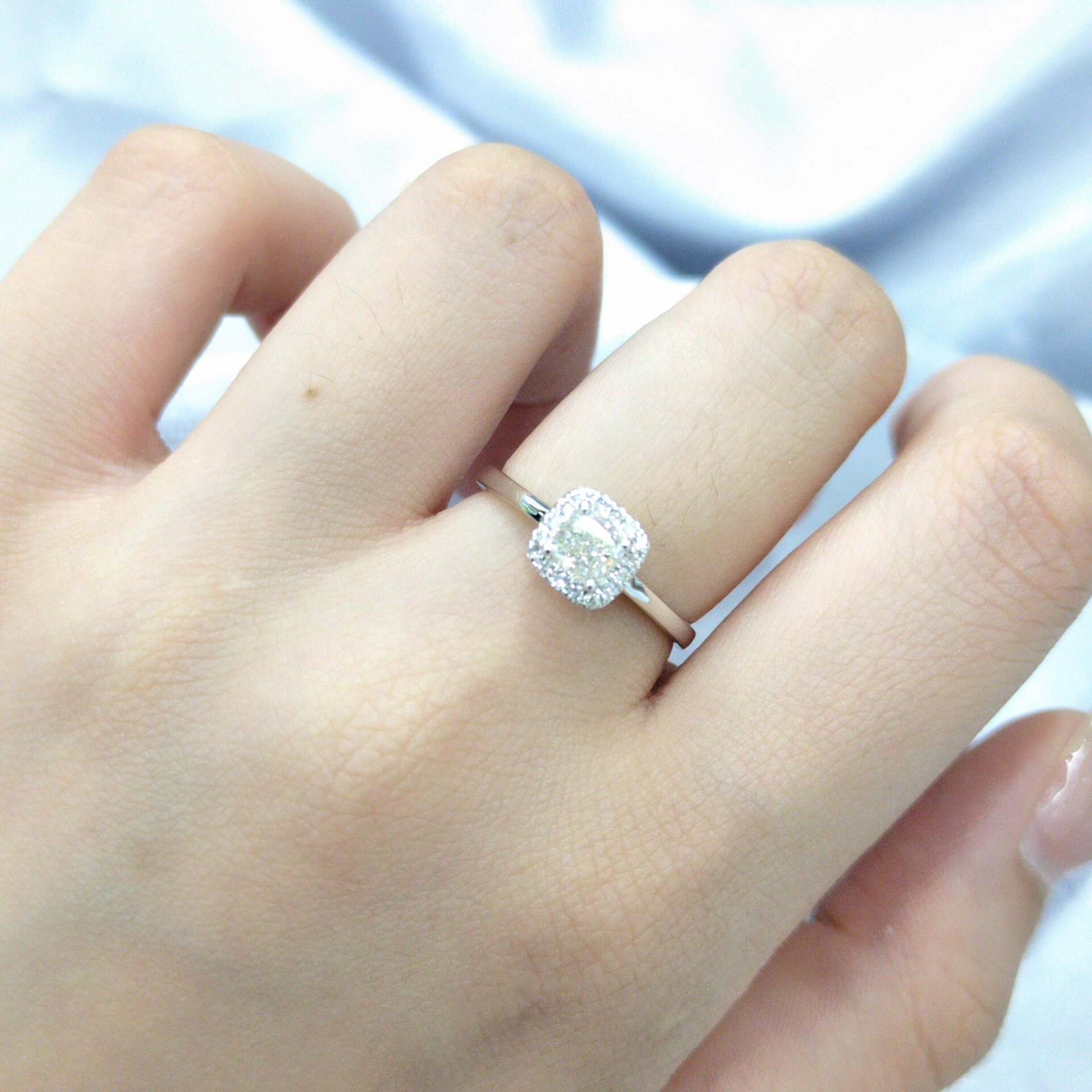 18K White Gold 0.56ct Cushion Cut Diamond Ring