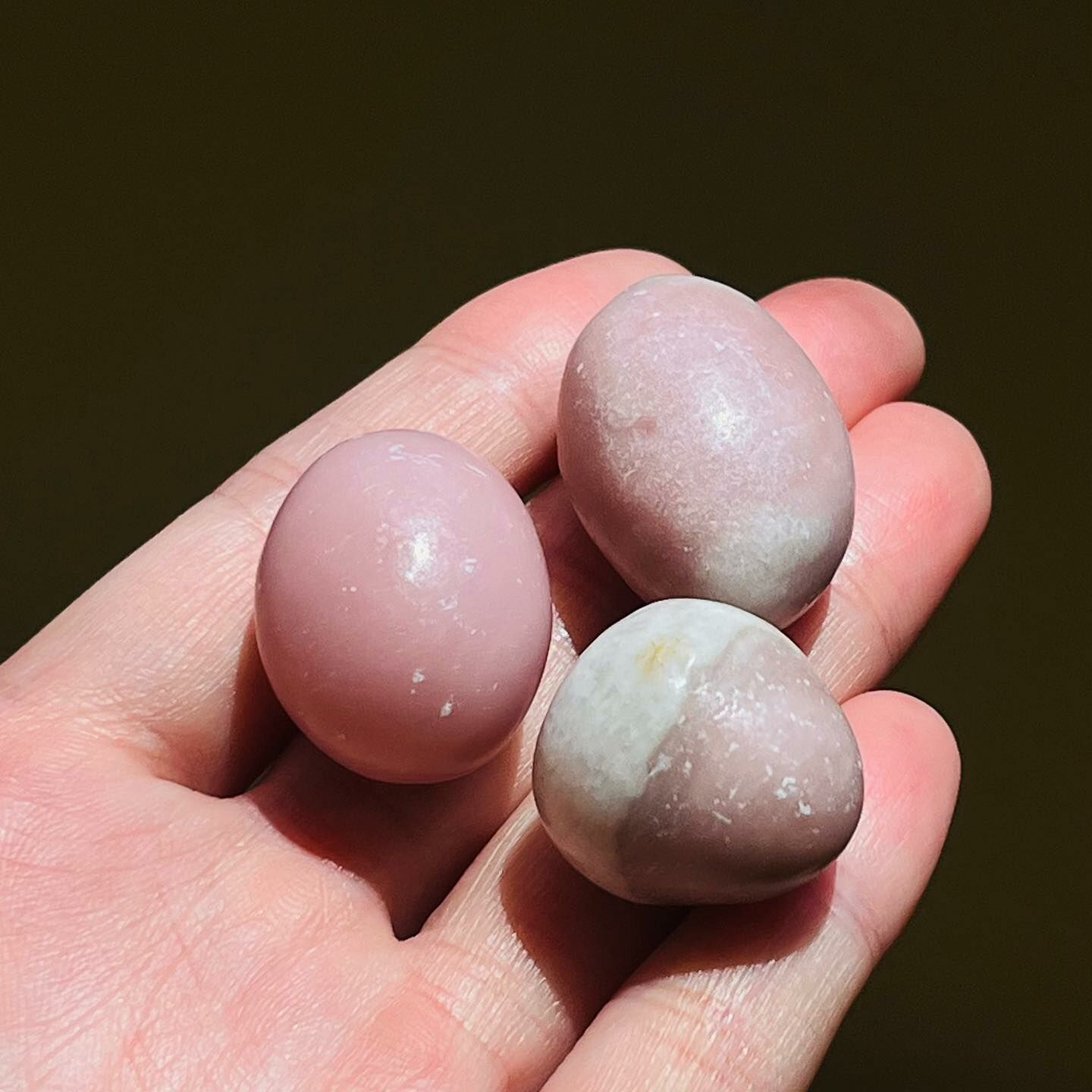 [原石] 粉紅澳寶 水晶滾石