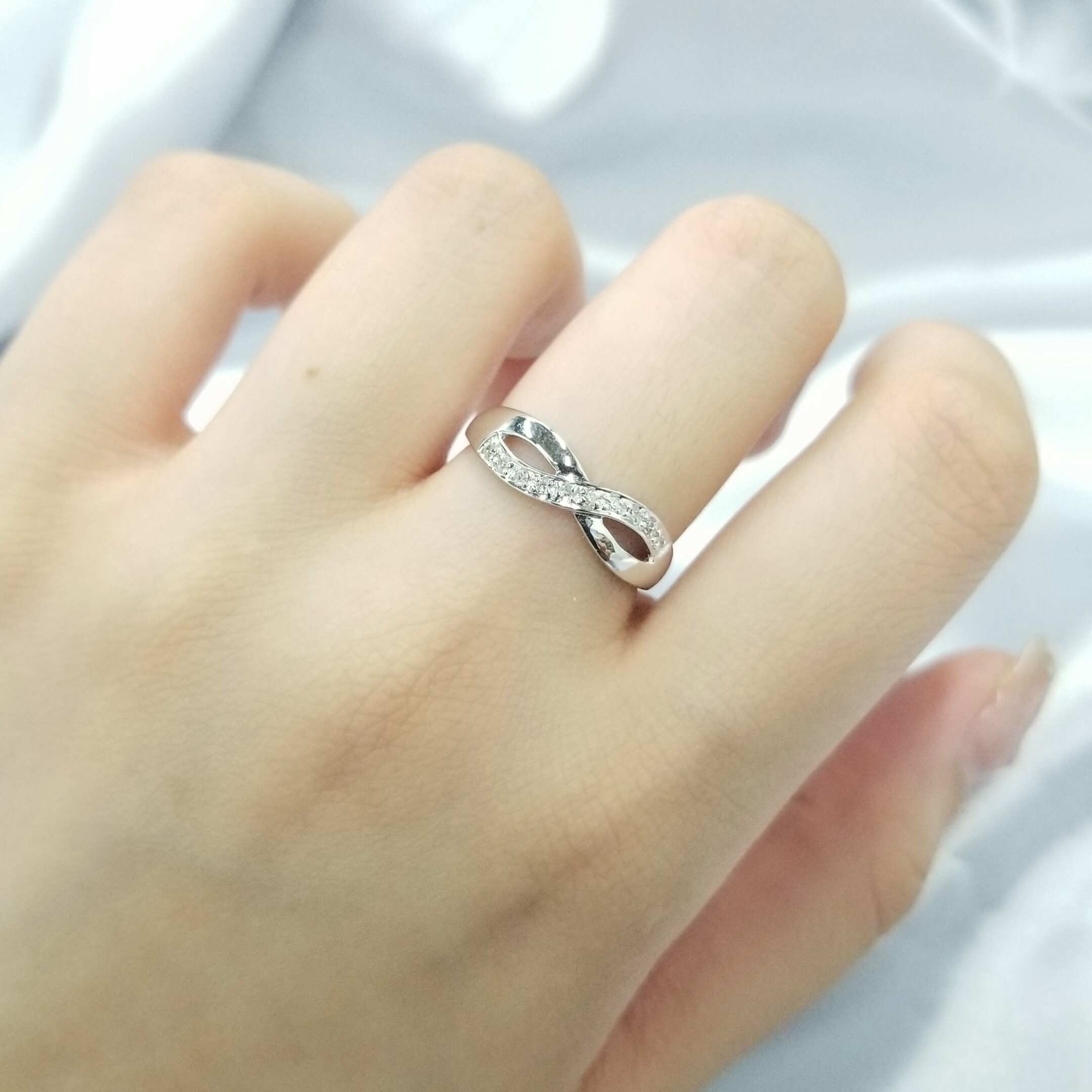 18K White Gold 0.10ct Diamond Ring