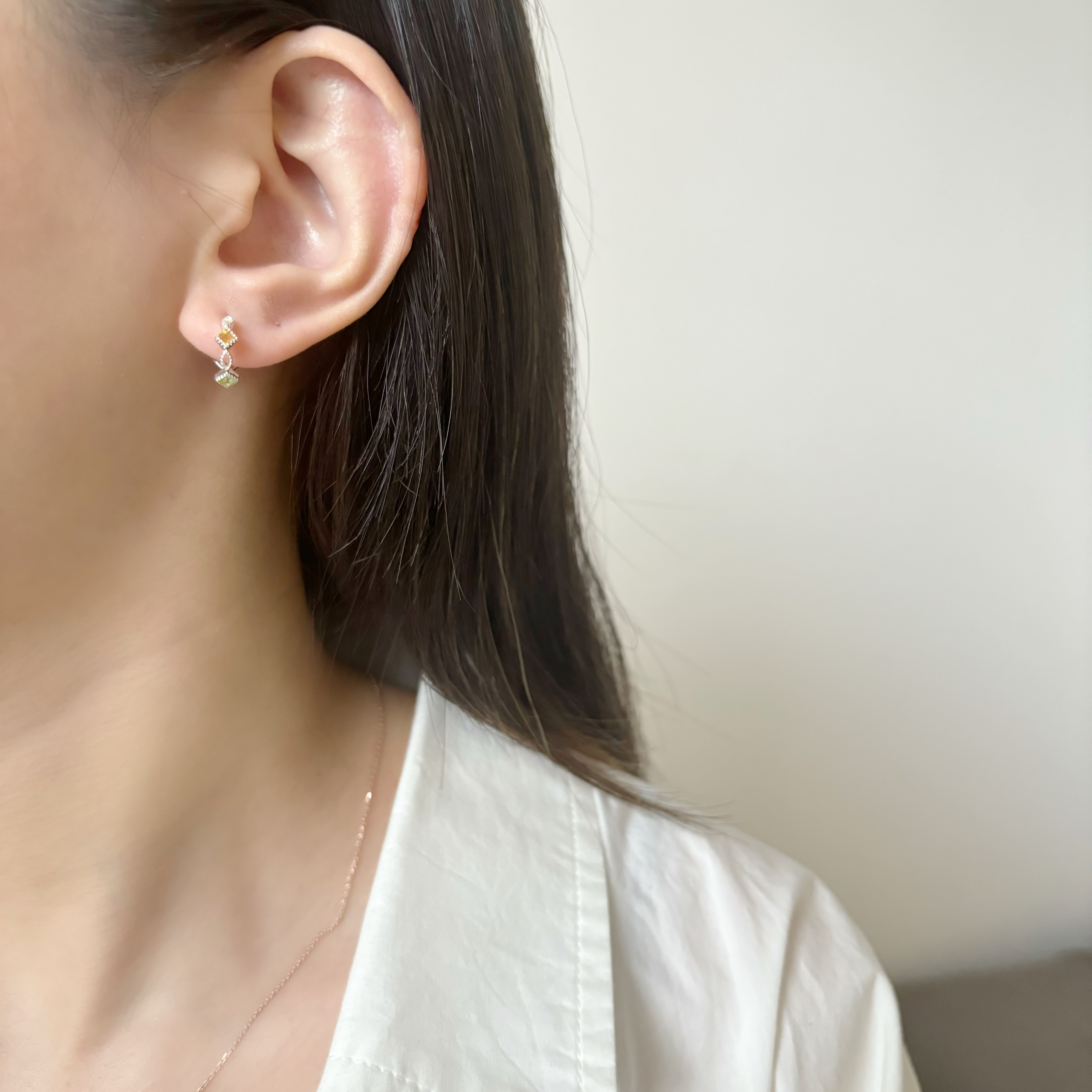 整圈滾邊菱形彩色寶石眼型耳圈