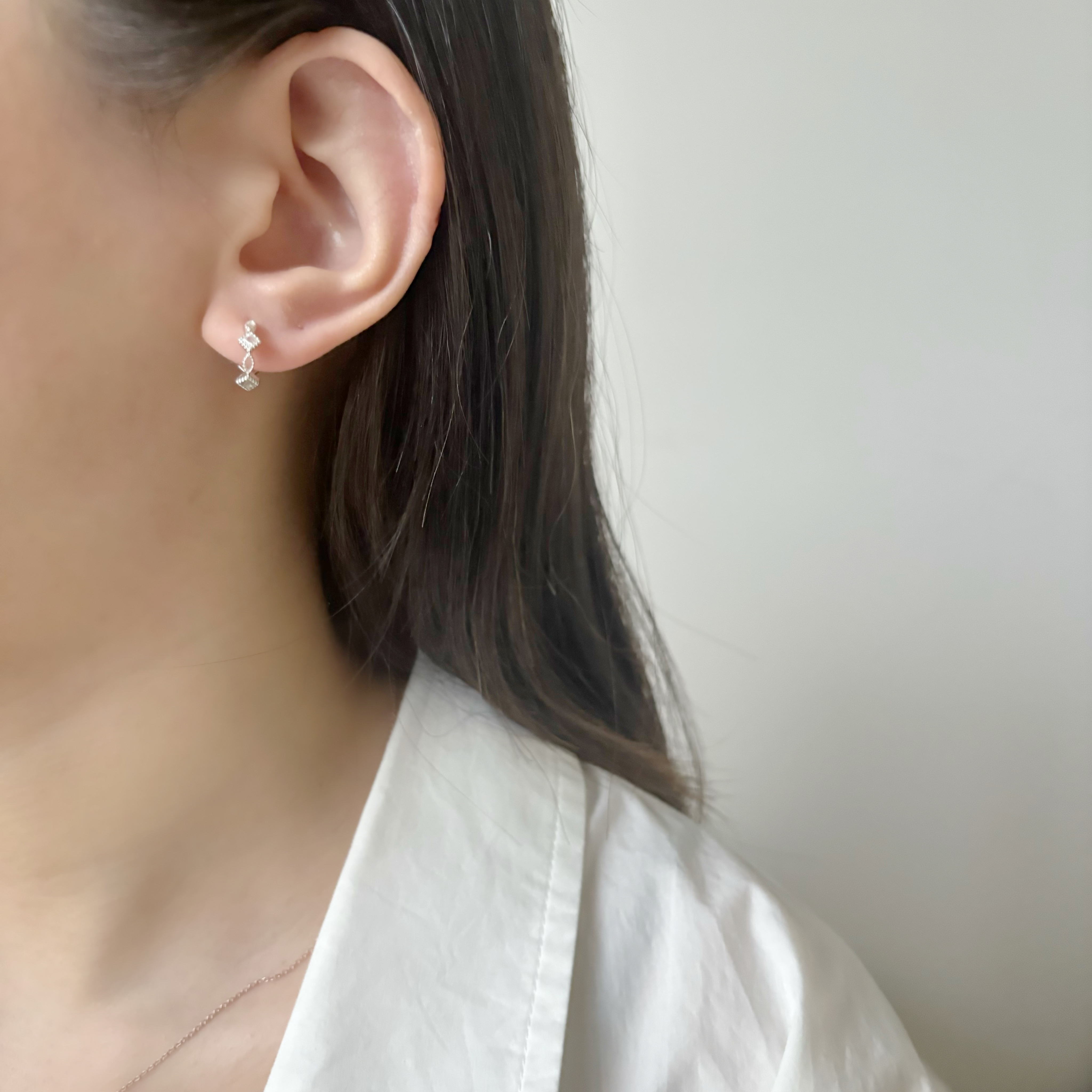 整圈滾邊菱形月光拉長石眼型耳圈