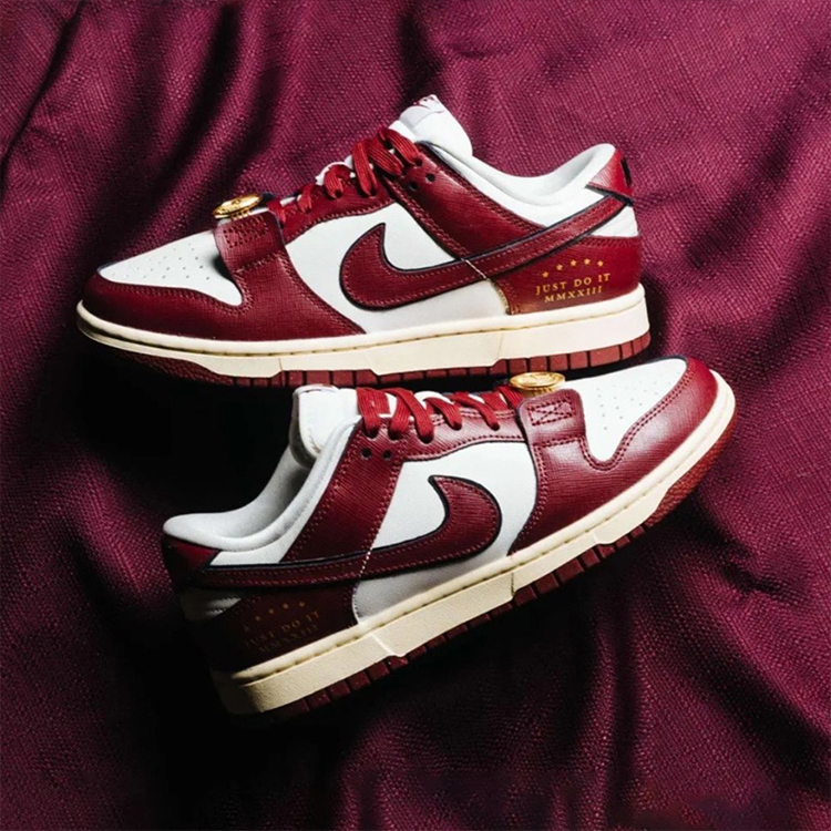 NIKE DUNK LOW SE TEAM RED WMNS 酒紅 金幣 低筒 女鞋 DV1160-101