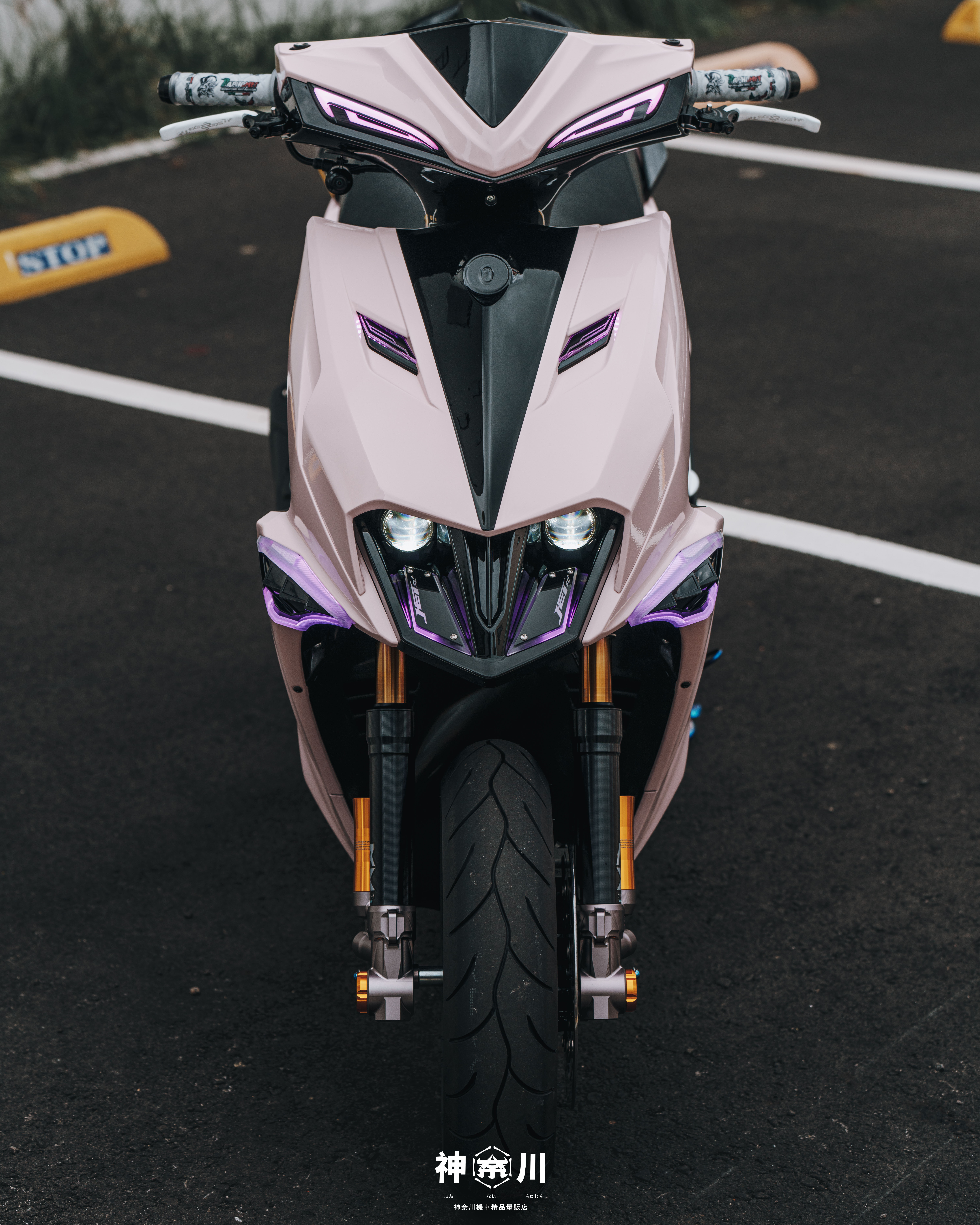 【全蝕大燈飾板】