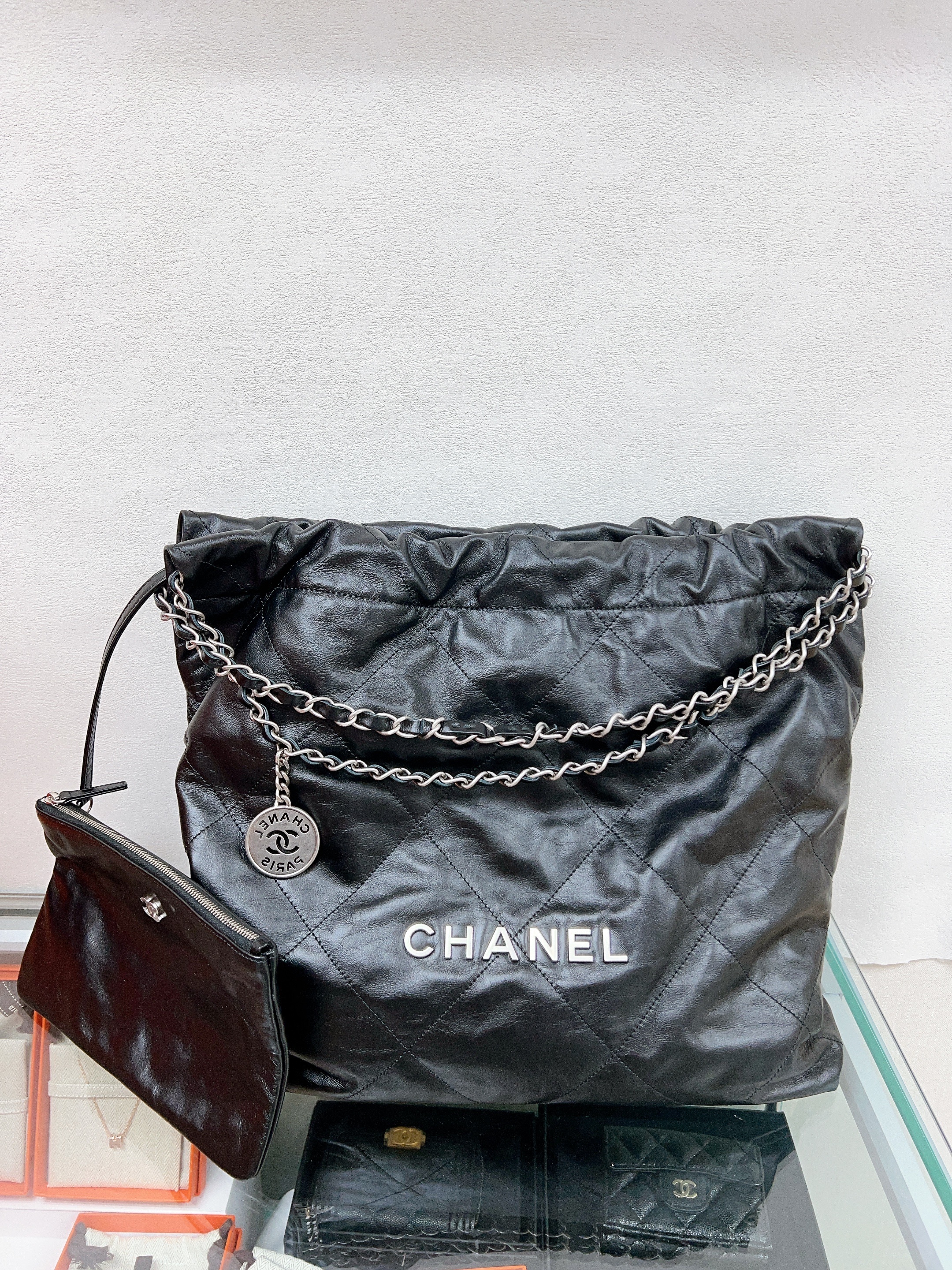 Chanel 22 bag medium (black silver)