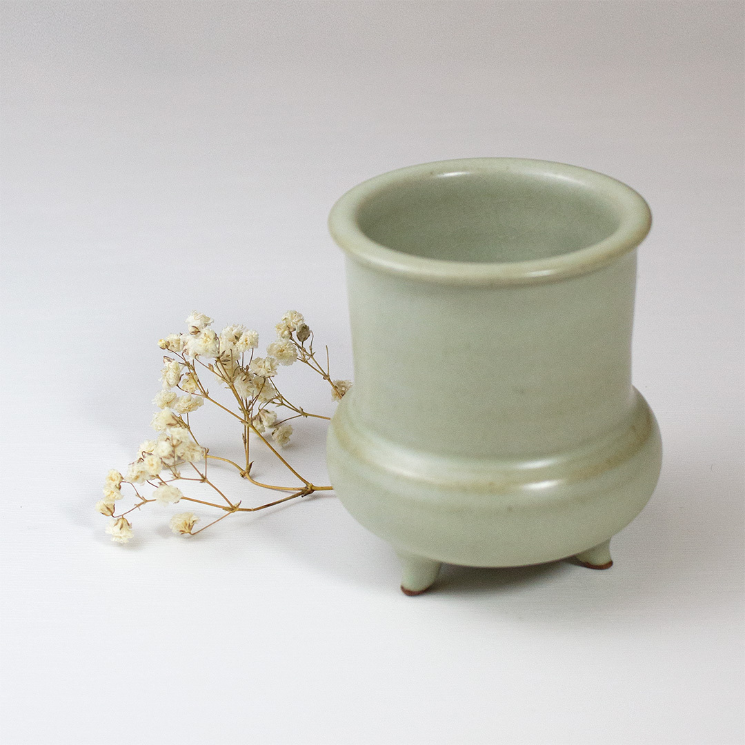 翠釉清韵三足鼎香爐