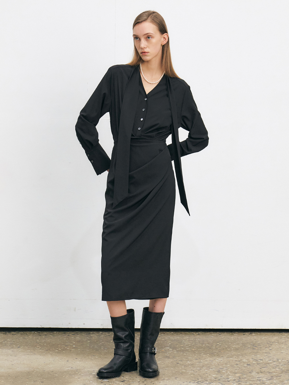 垂墜領巾收摺洋裝