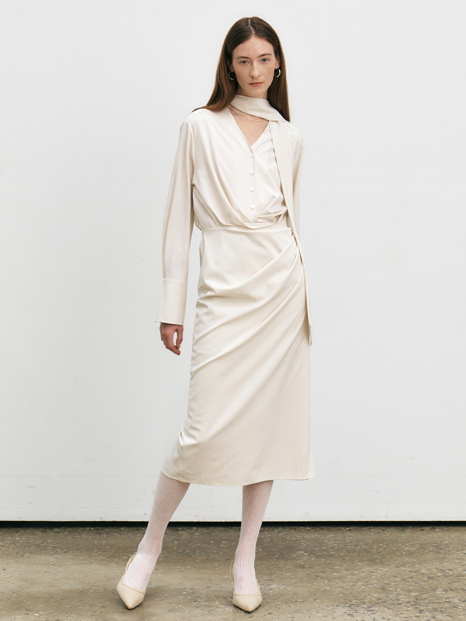 垂墜領巾收摺洋裝