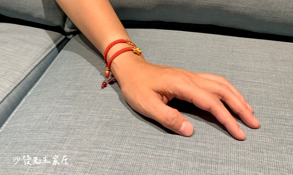 普羅沙發布料為涼感貓抓布,耐磨係數高達二十萬轉左右