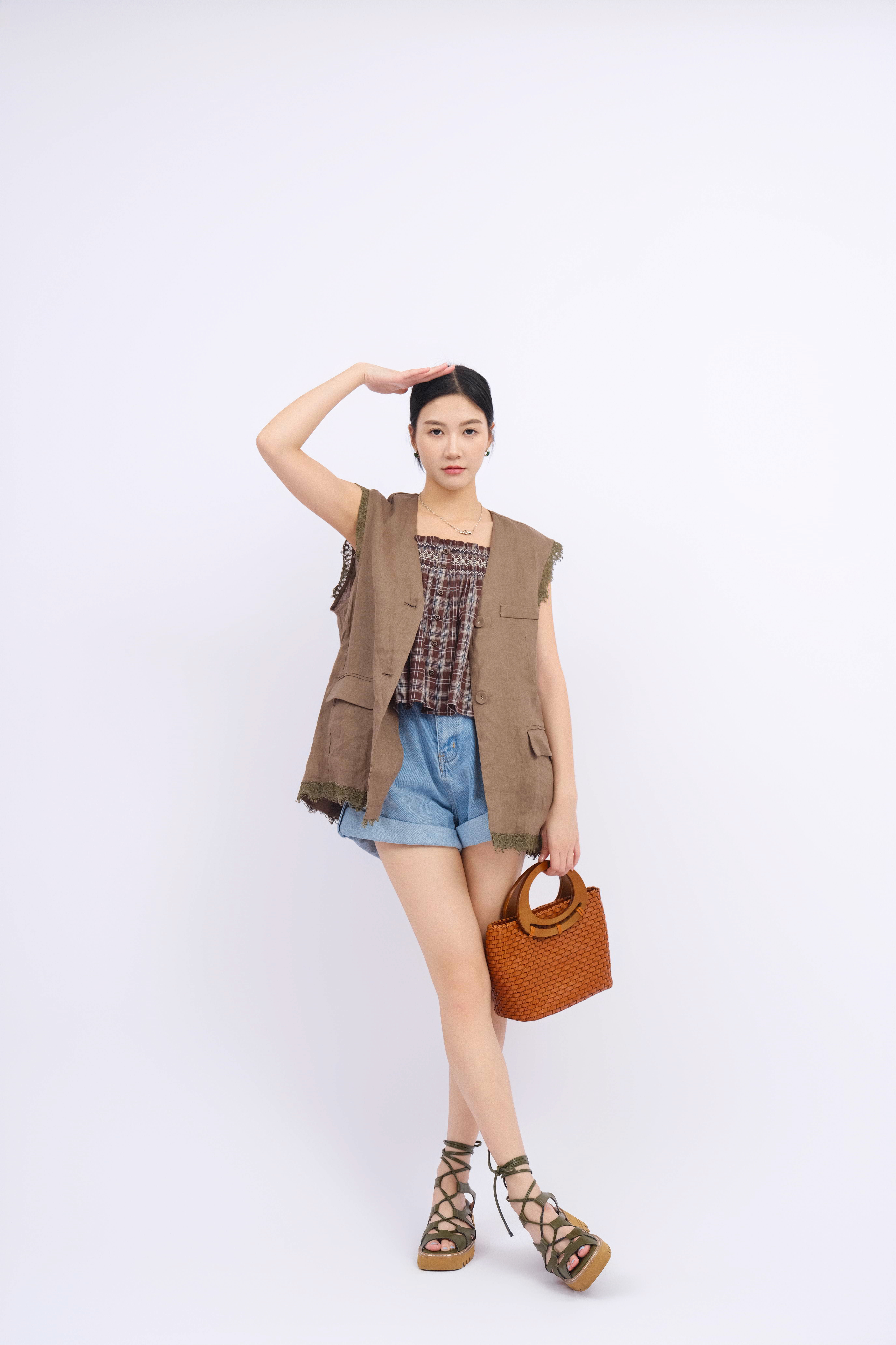 造型 1116（背心外套＋上衣＋短褲）